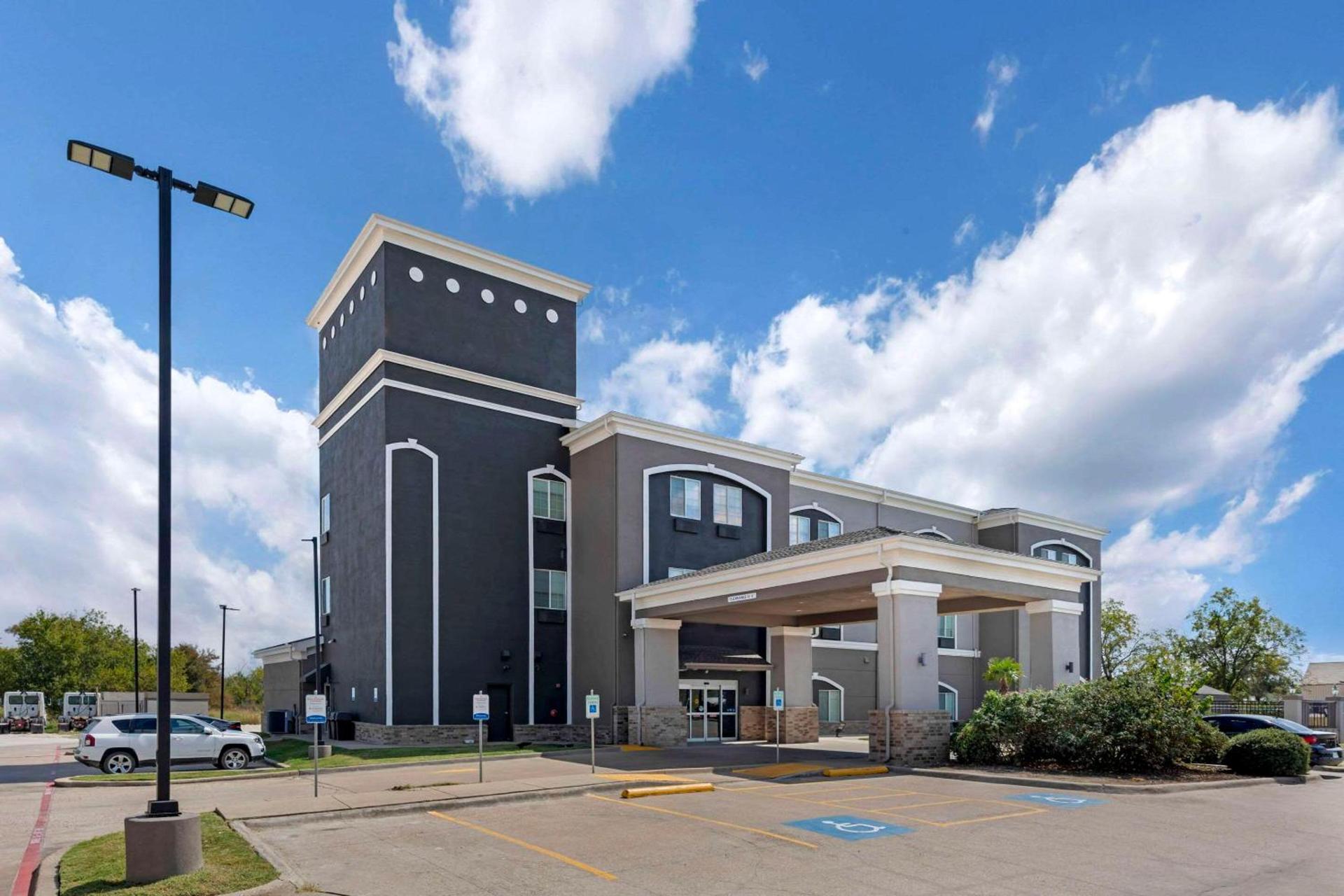 Quality Inn & Suites Groesbeck North photo 1