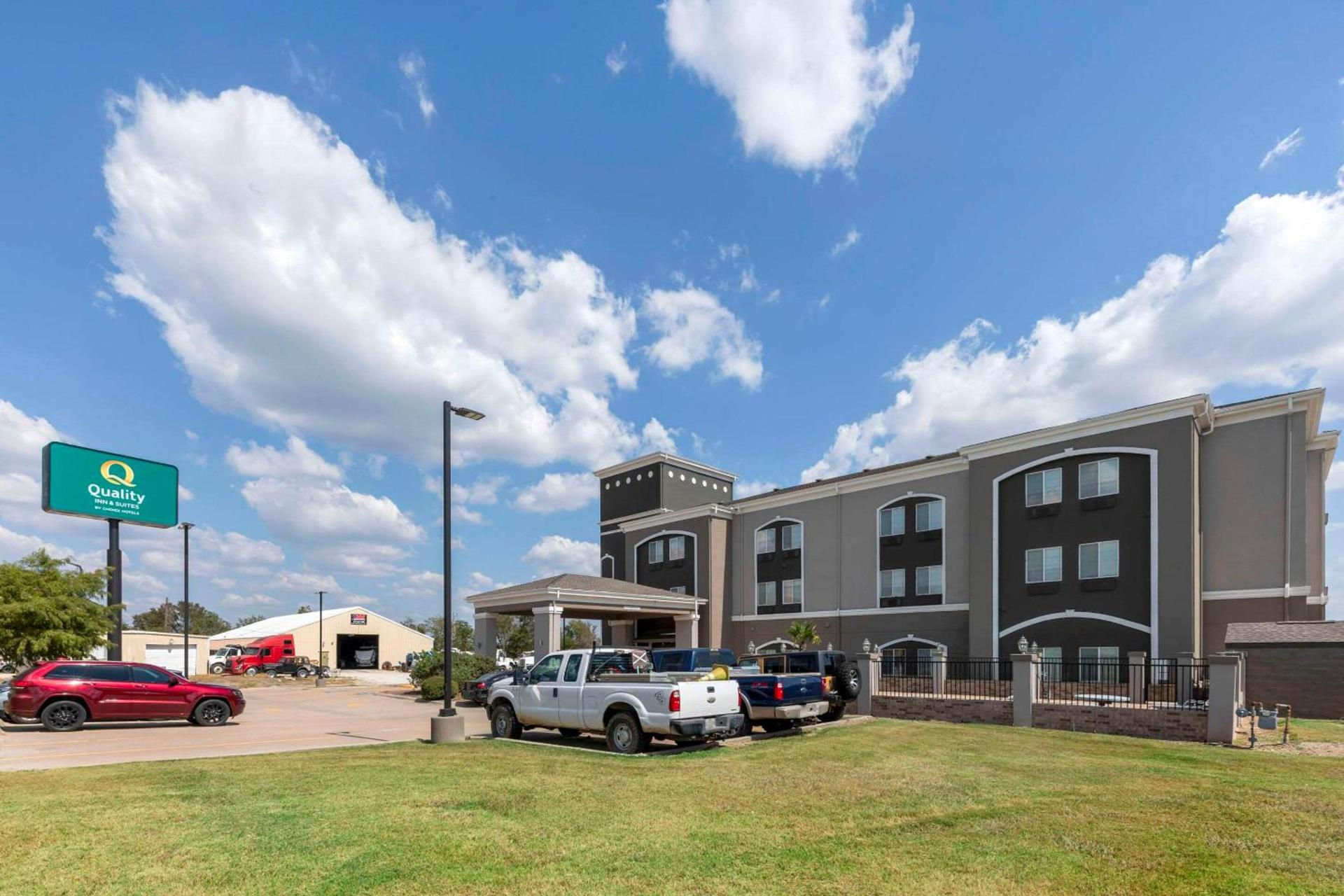 Quality Inn & Suites Groesbeck North photo 2