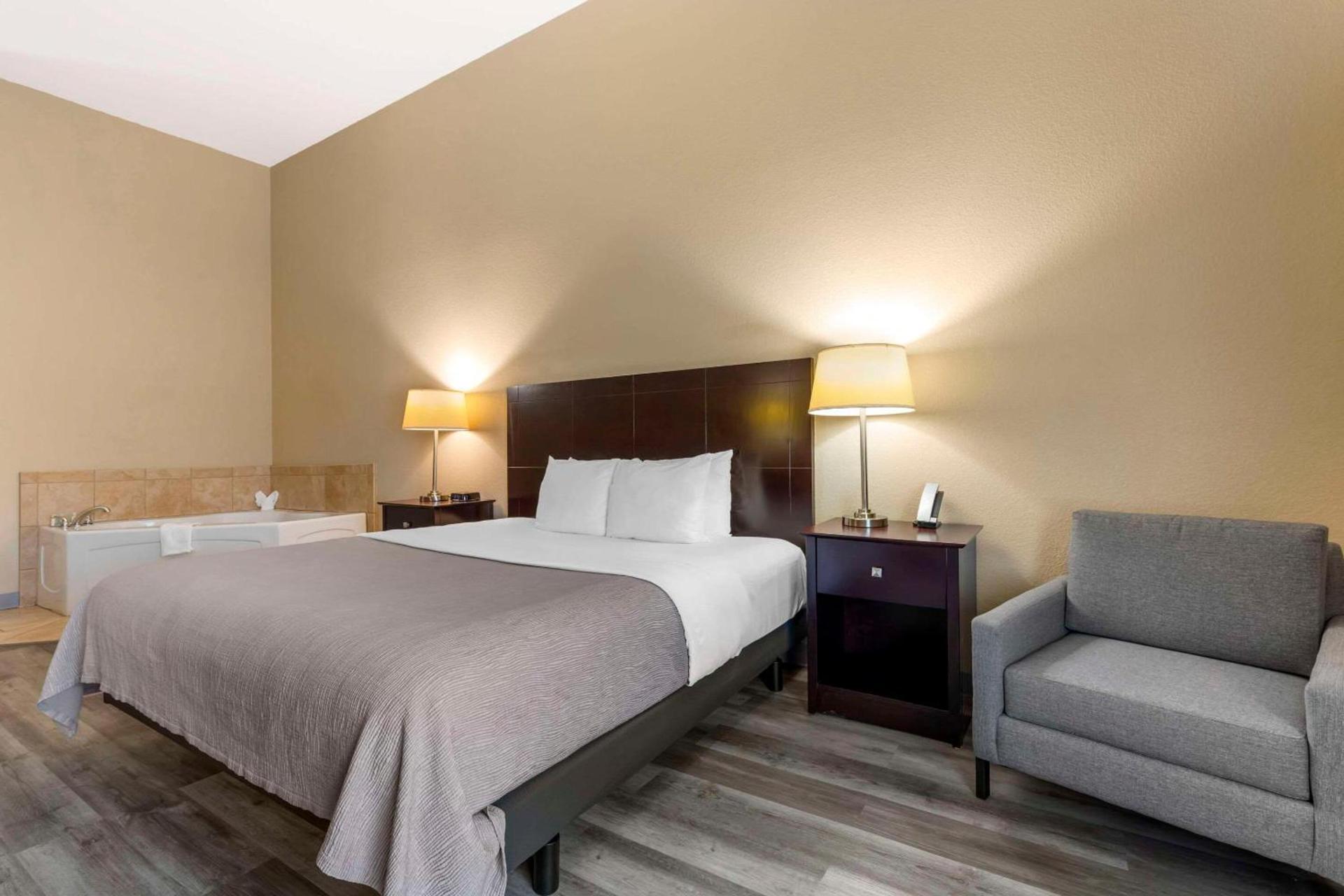 Quality Inn & Suites Groesbeck North photo 10