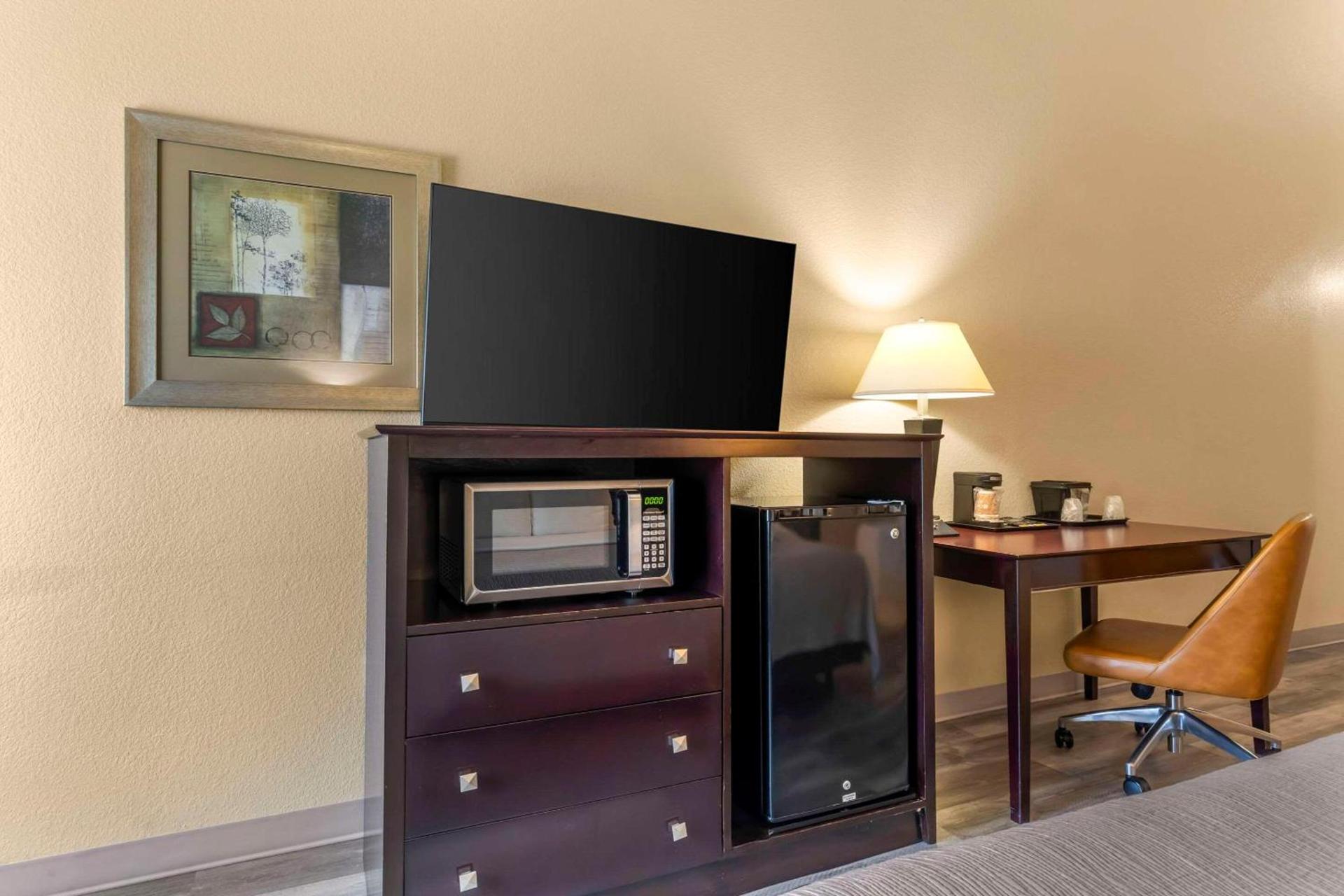 Quality Inn & Suites Groesbeck North photo 11
