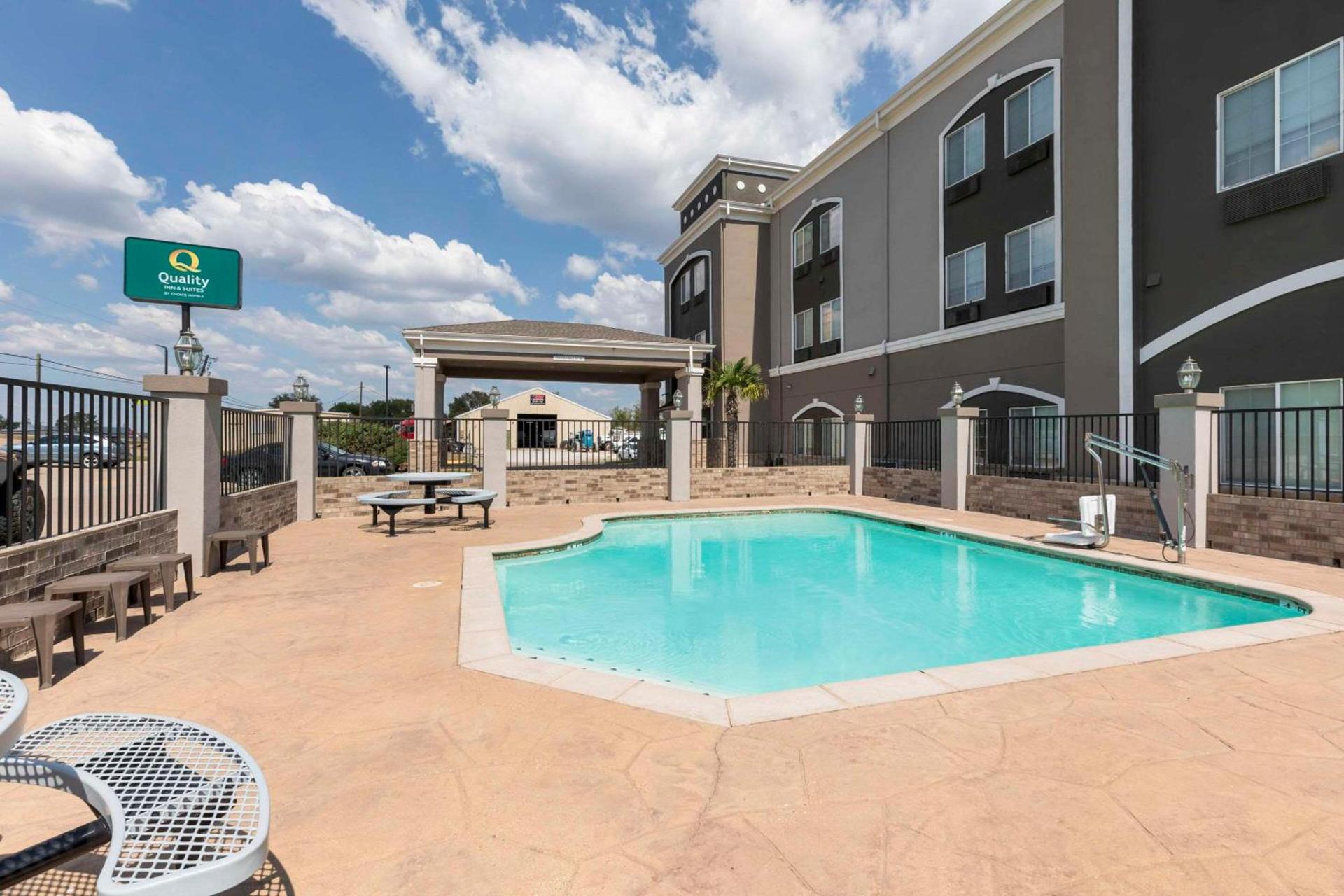 Quality Inn & Suites Groesbeck North photo 23