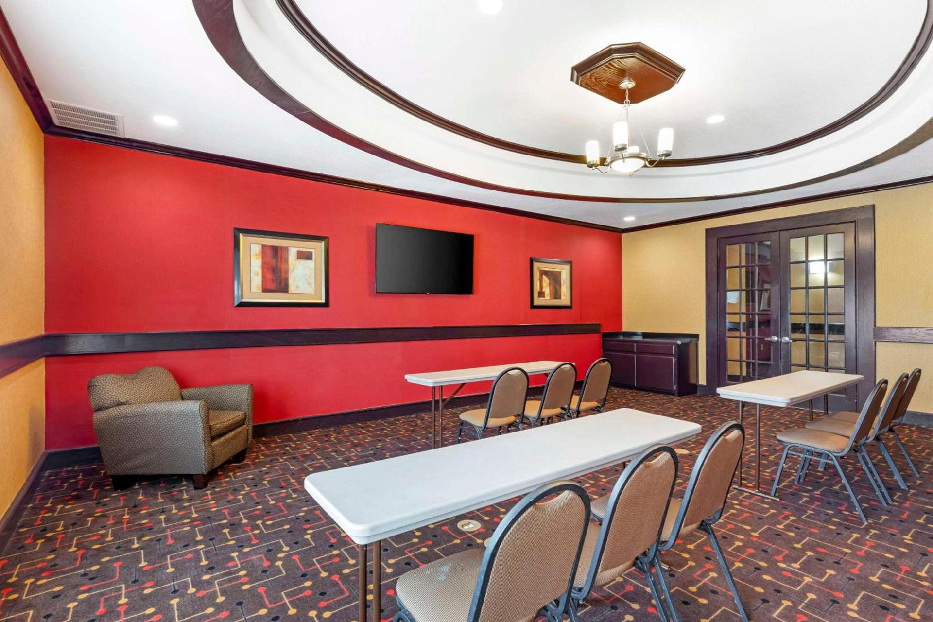Quality Inn & Suites Groesbeck North photo 27