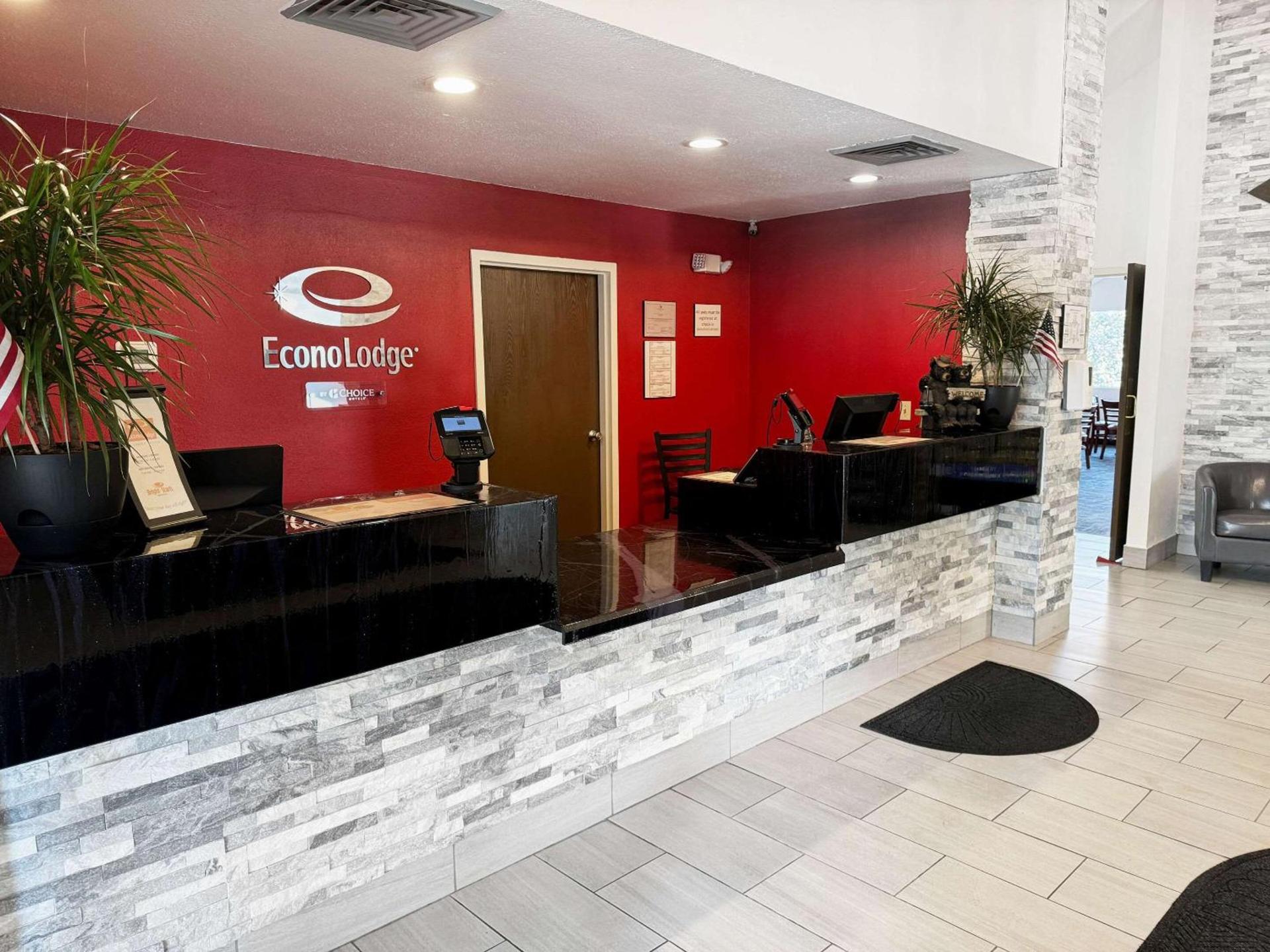Econo Lodge Wausau - Rothschild photo 6