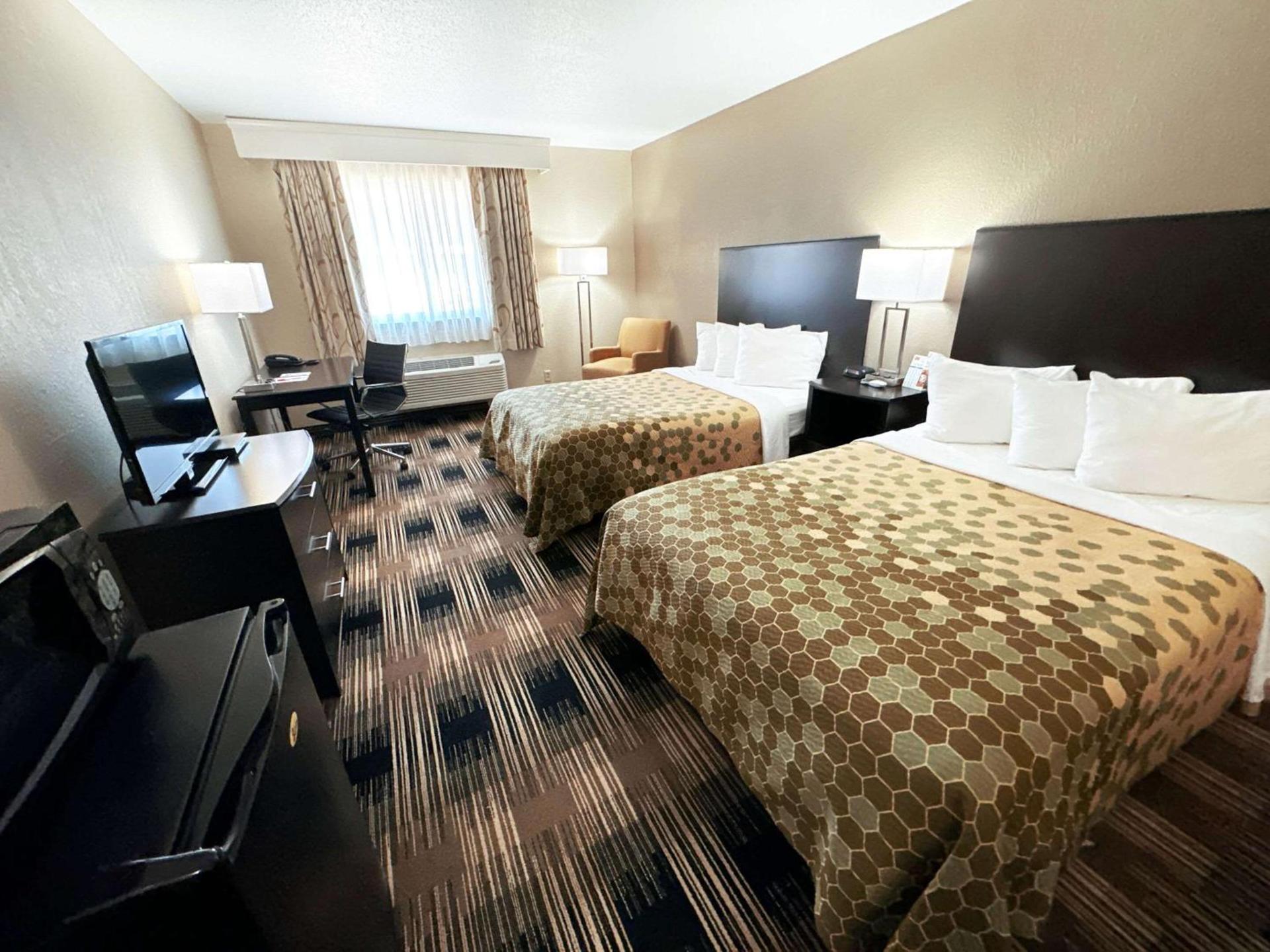 Econo Lodge Wausau - Rothschild photo 9