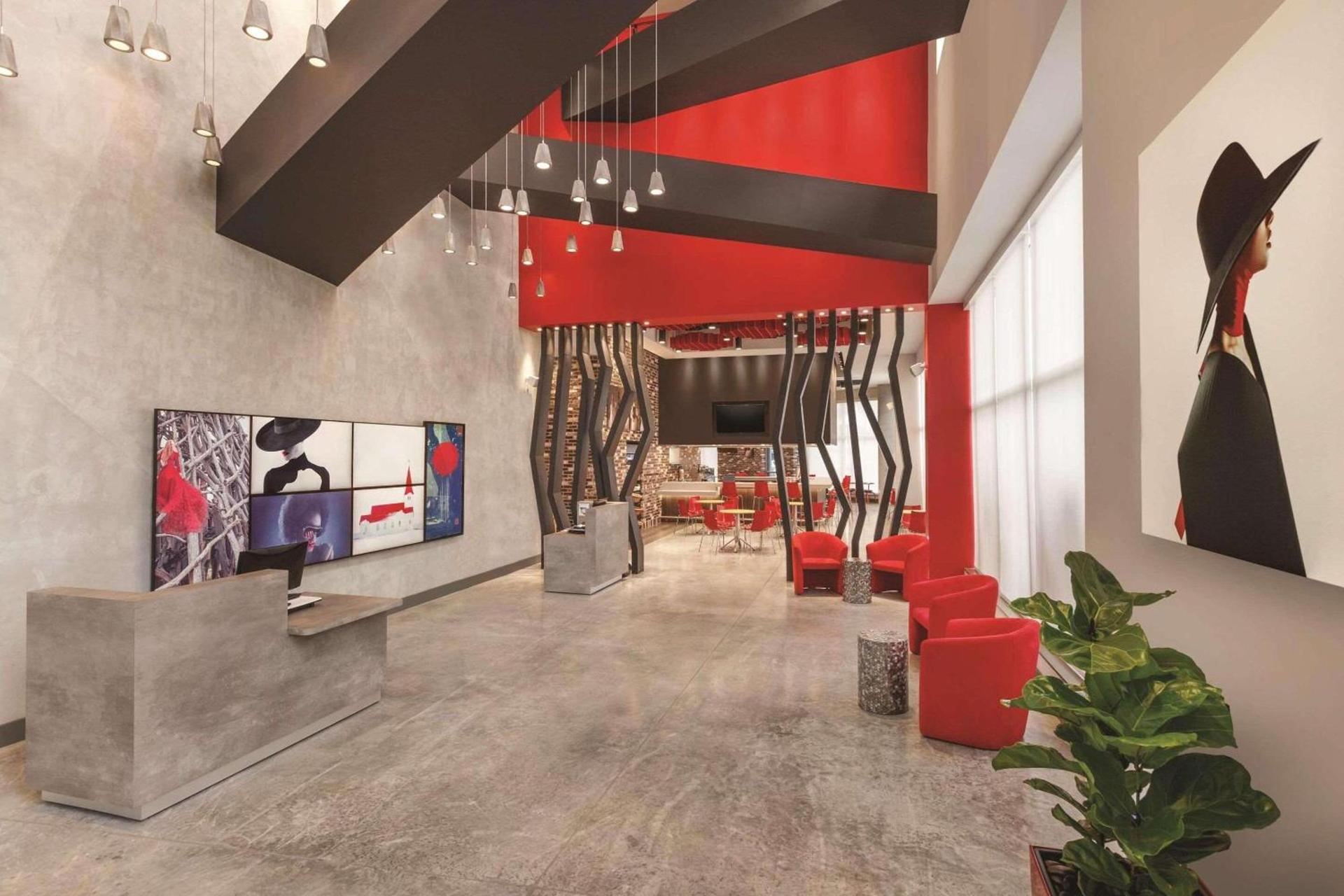 Radisson RED Miami Airport photo 3