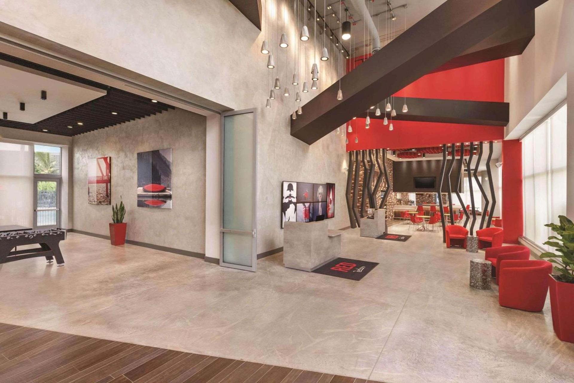 Radisson RED Miami Airport photo 5