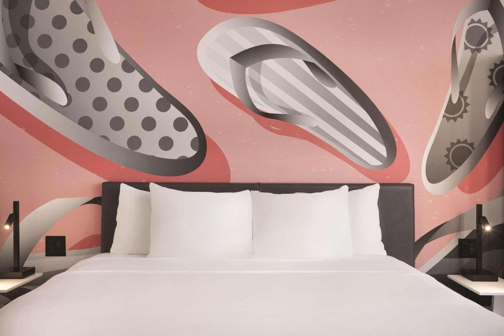 Radisson RED Miami Airport photo 9