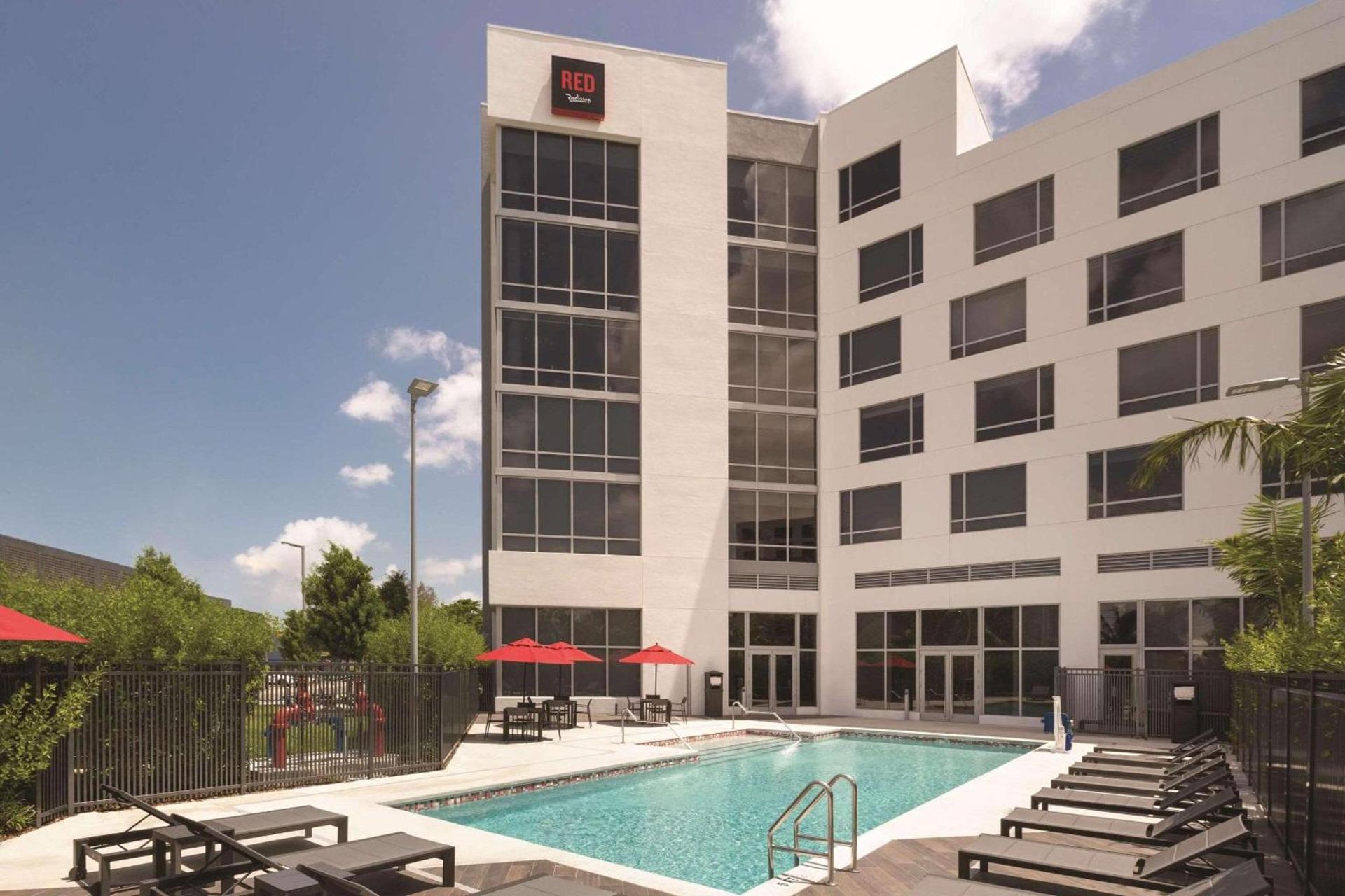 Radisson RED Miami Airport photo 16