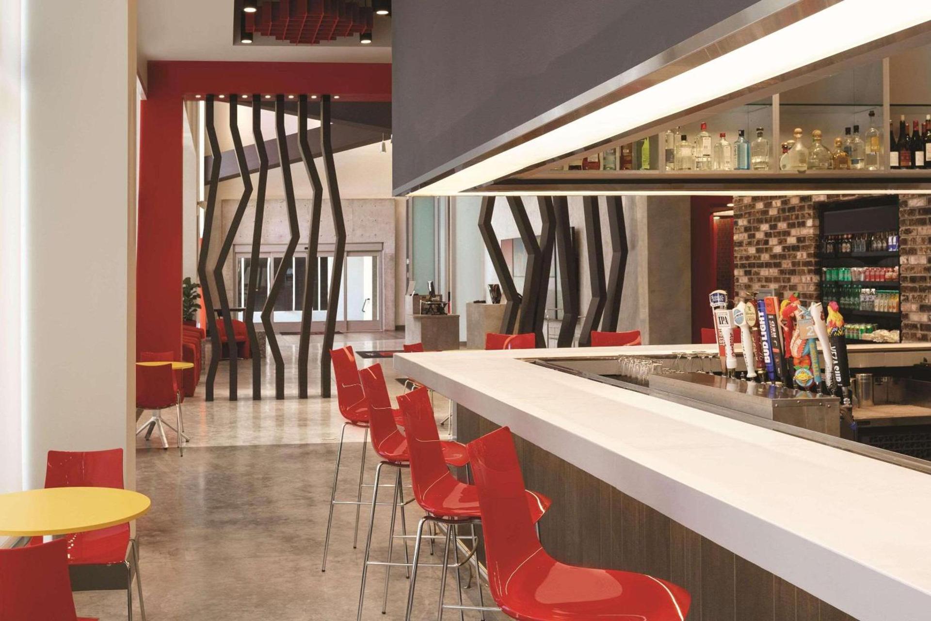 Radisson RED Miami Airport photo 23
