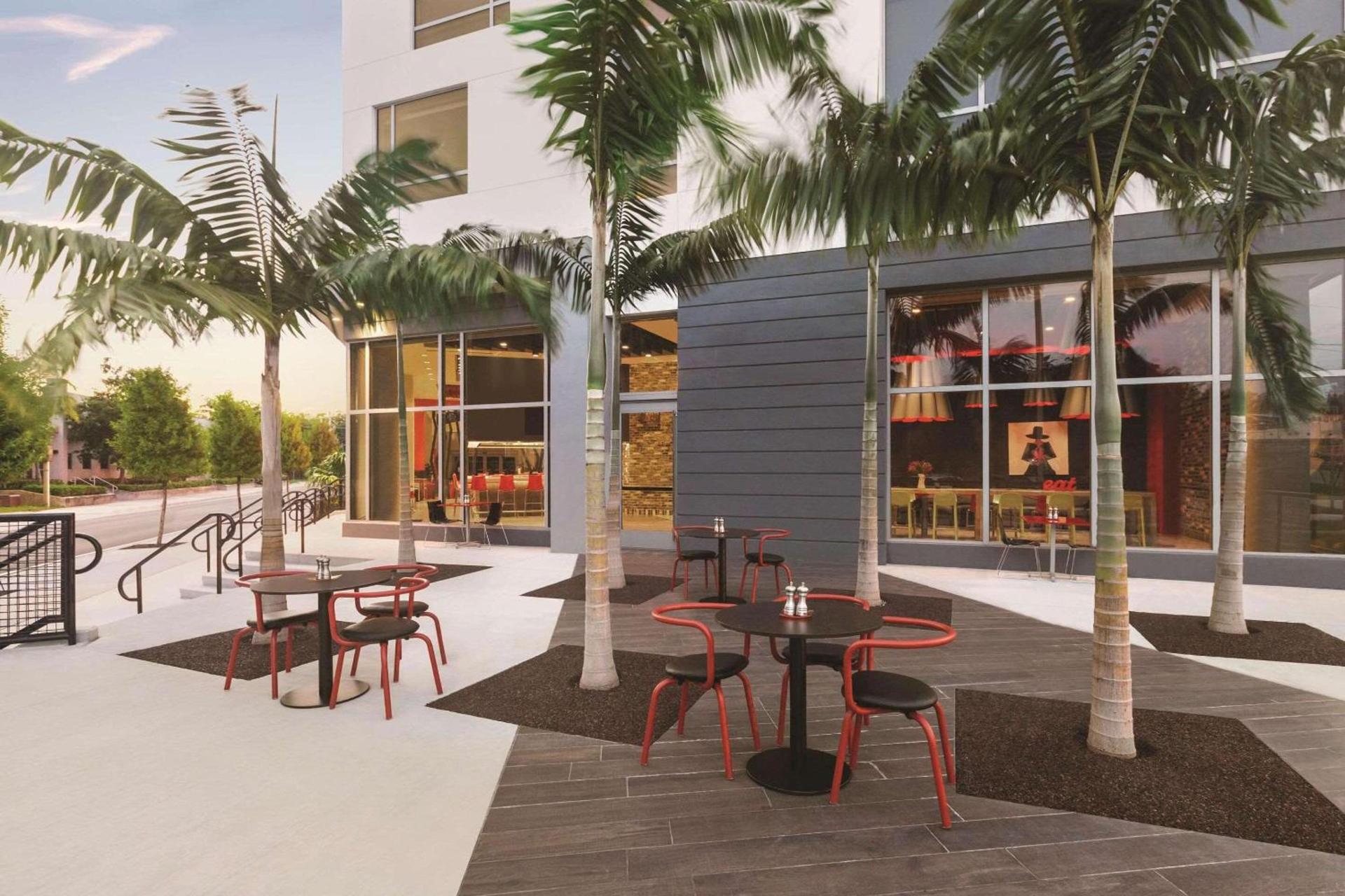 Radisson RED Miami Airport photo 26