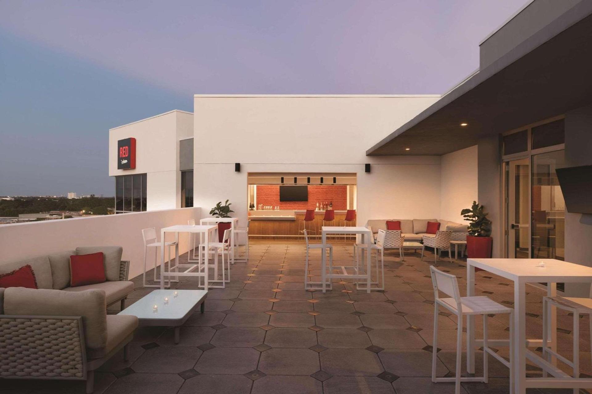 Radisson RED Miami Airport photo 28