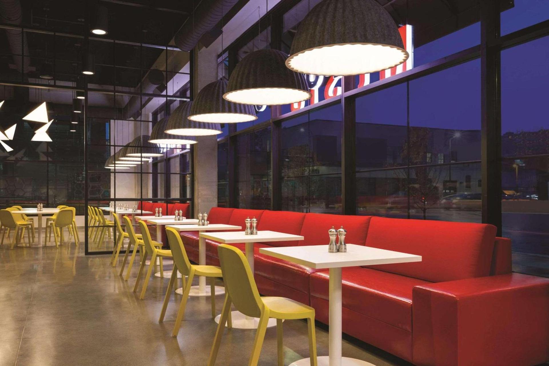 Radisson Red Minneapolis Downtown photo 25