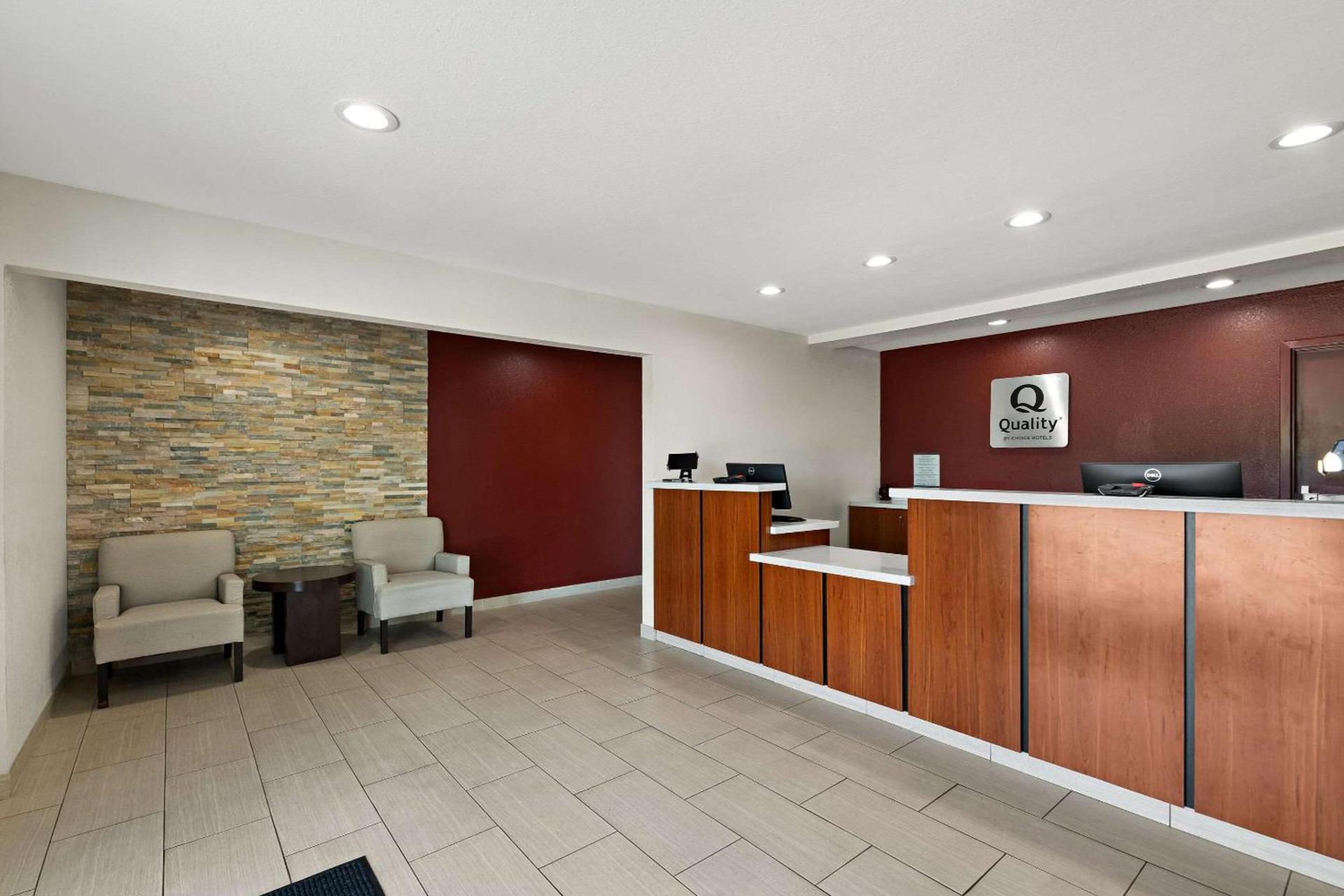 Quality Suites Wildwood - The Villages photo 8