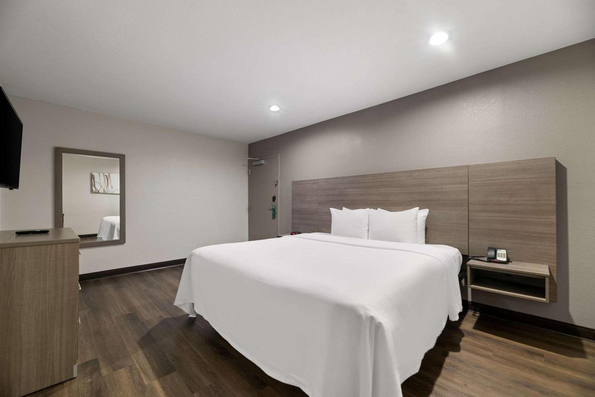 Quality Suites Wildwood - The Villages photo 16