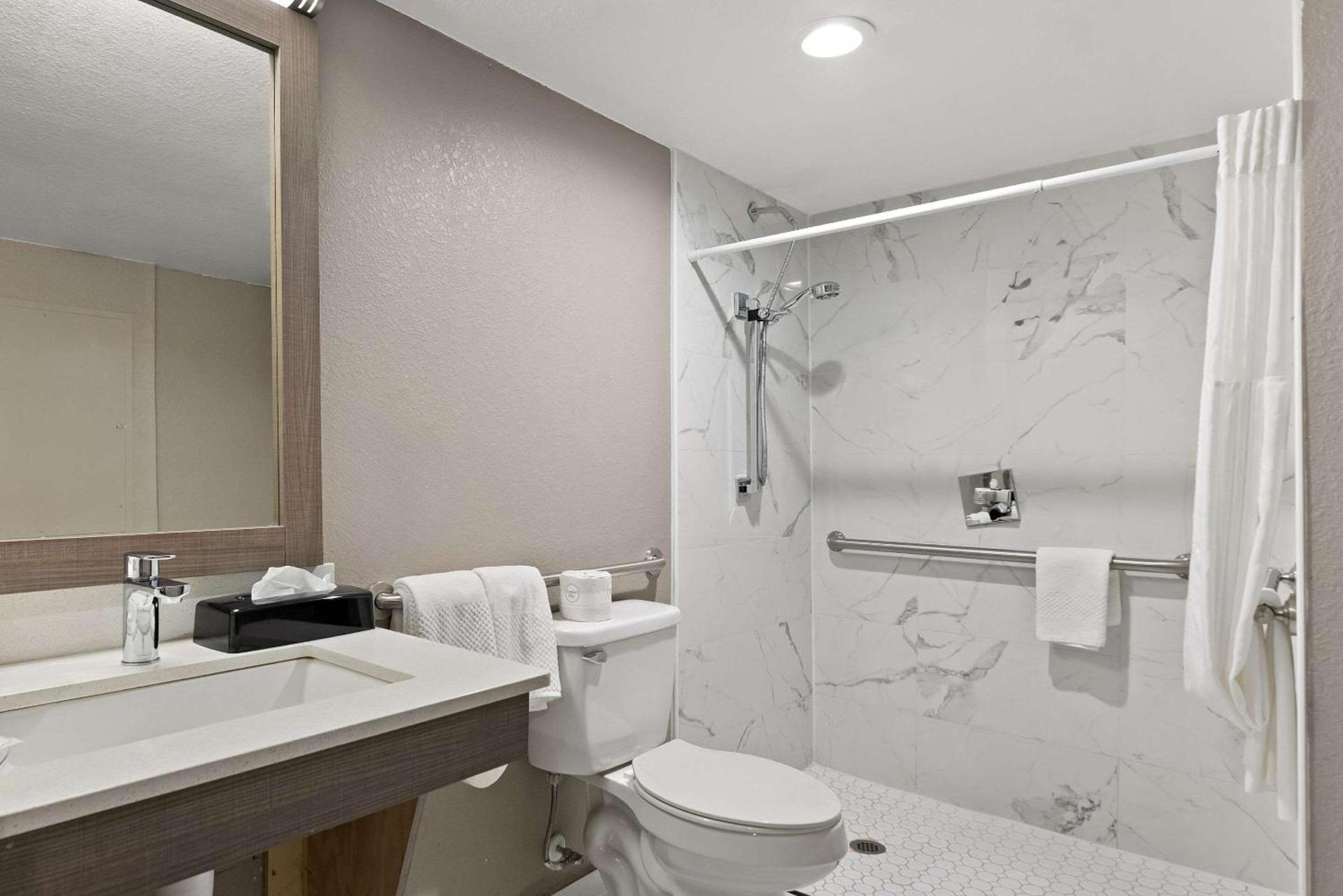 Quality Suites Wildwood - The Villages photo 30
