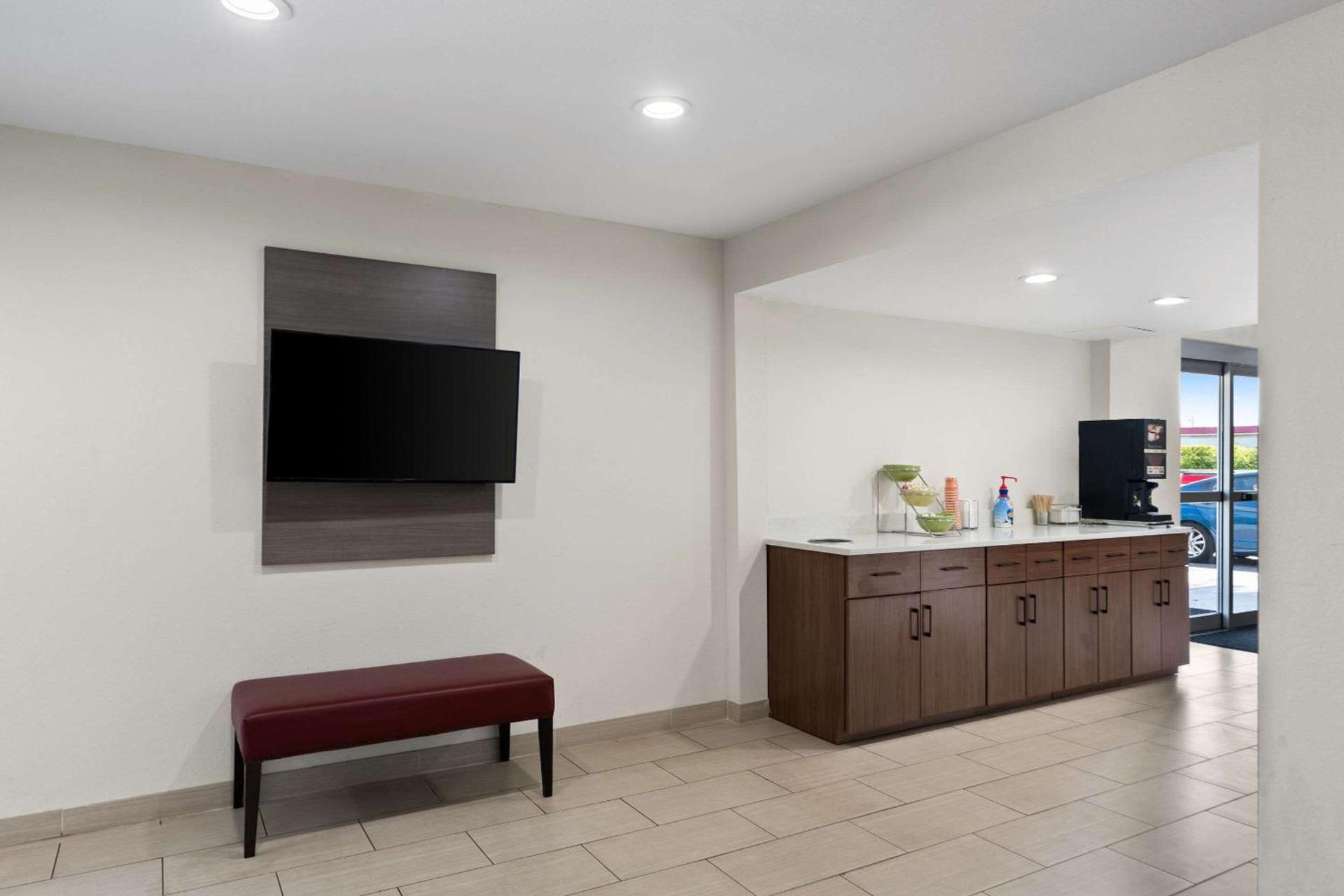 Quality Suites Wildwood - The Villages photo 37