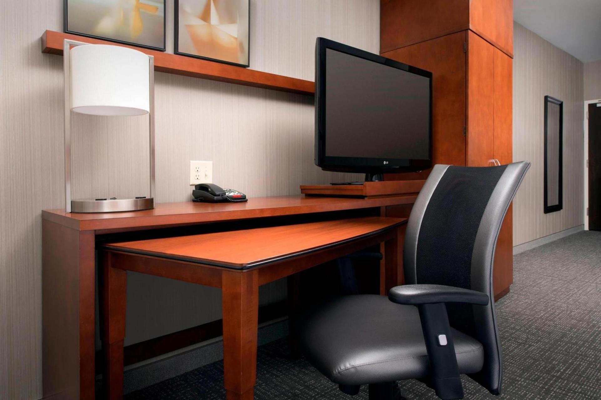 Courtyard by Marriott Tyler photo 12