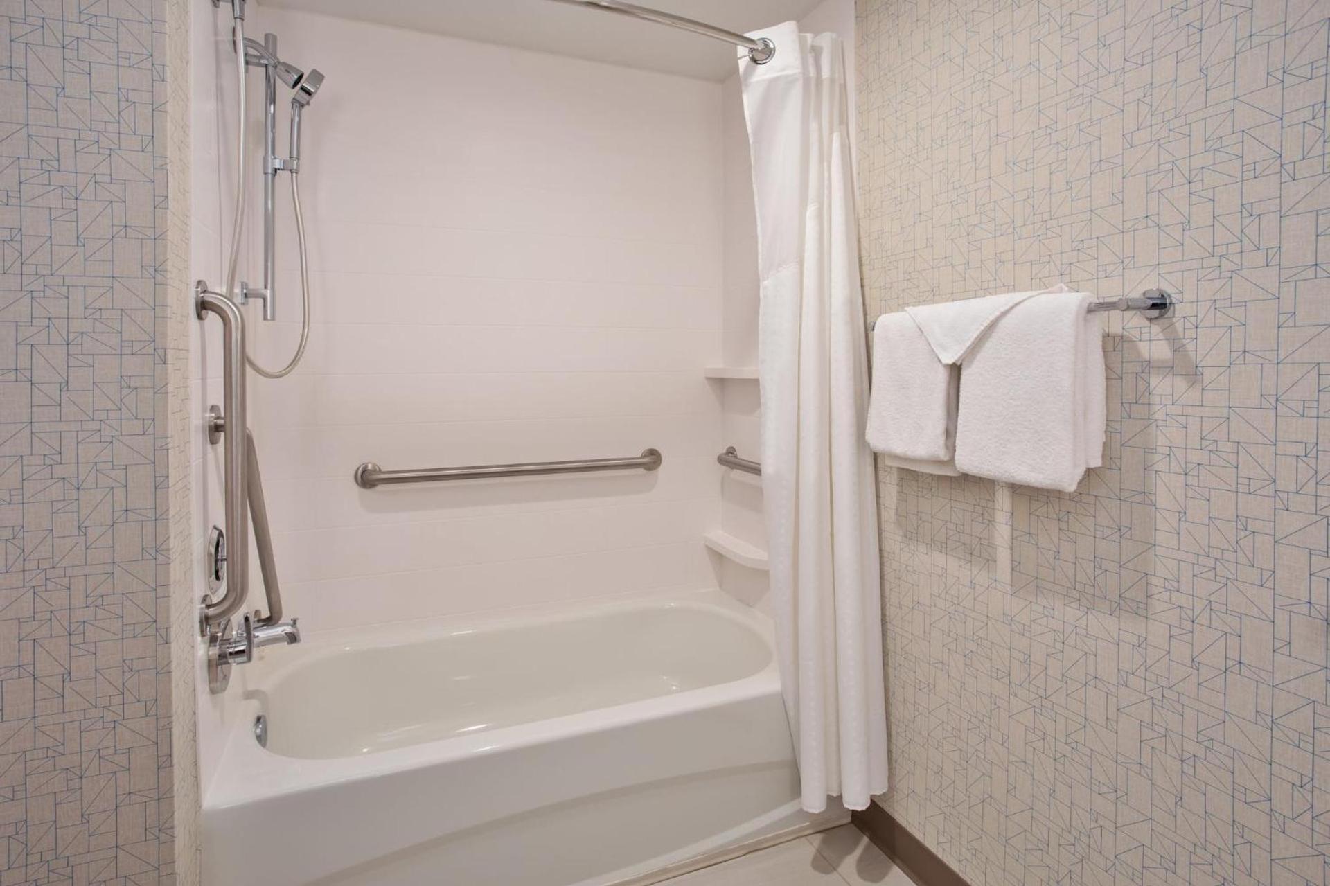 Holiday Inn Express Hotel & Suites Rochester Webster by IHG photo 40