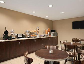Microtel Inn & Suites By Wyndham Mineral Wells/Parkersburg photo 7