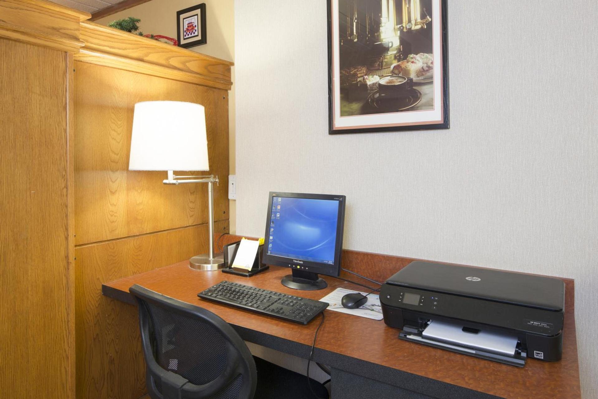 Days Inn by Wyndham Harrisburg North photo 27