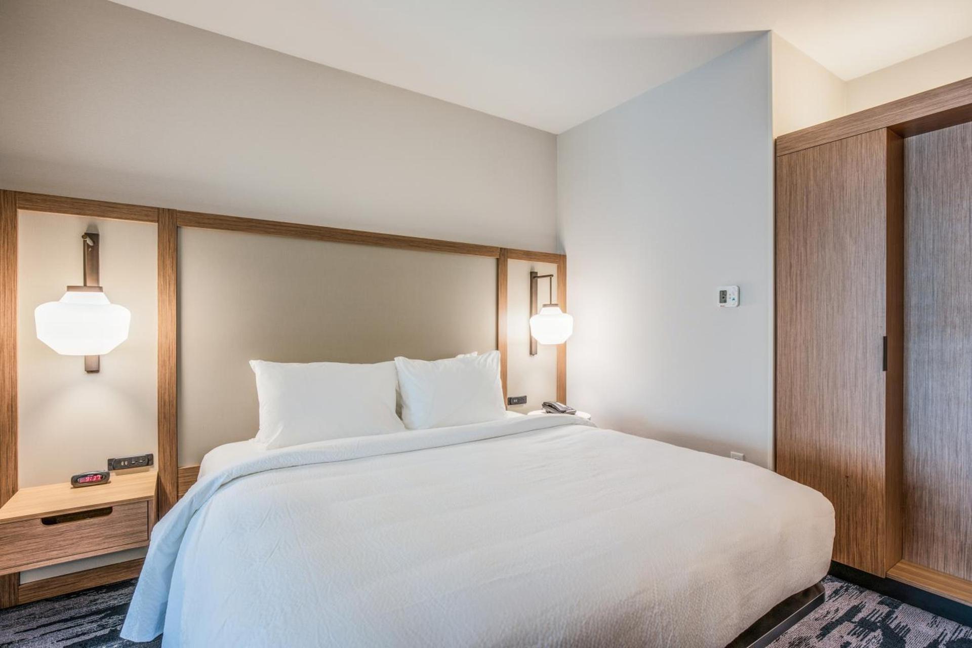Holiday Inn Express & Suites Platteville by IHG photo 2