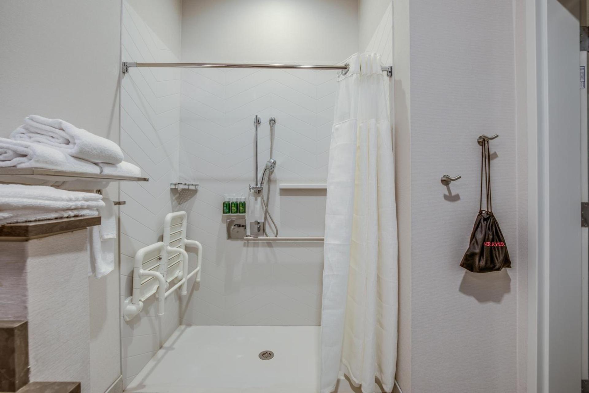 Holiday Inn Express & Suites Platteville by IHG photo 40