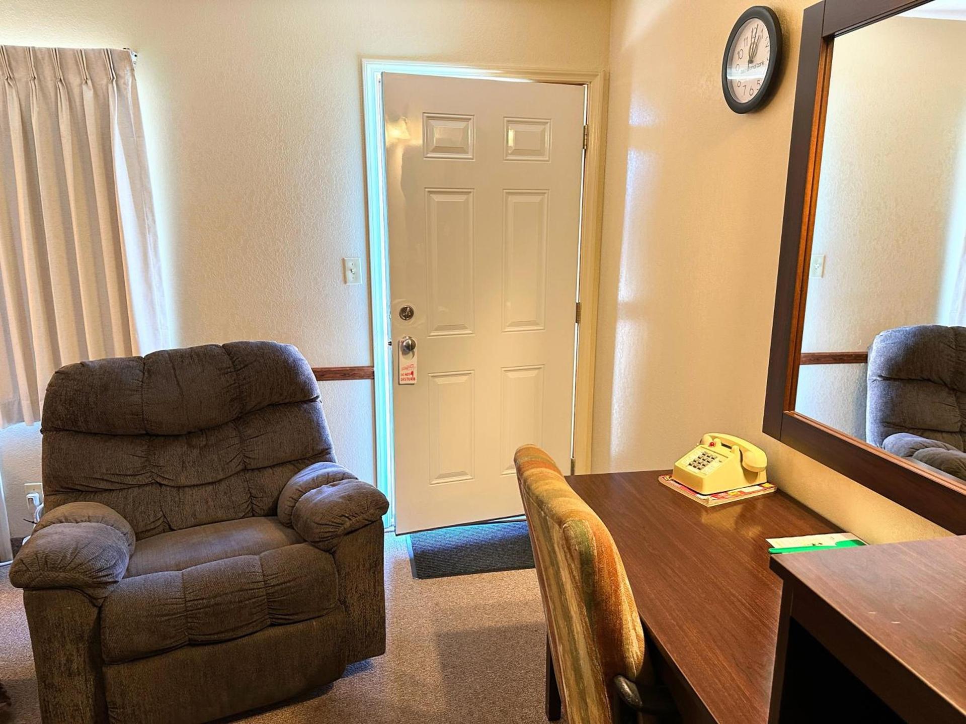 Westerner Motel photo 11