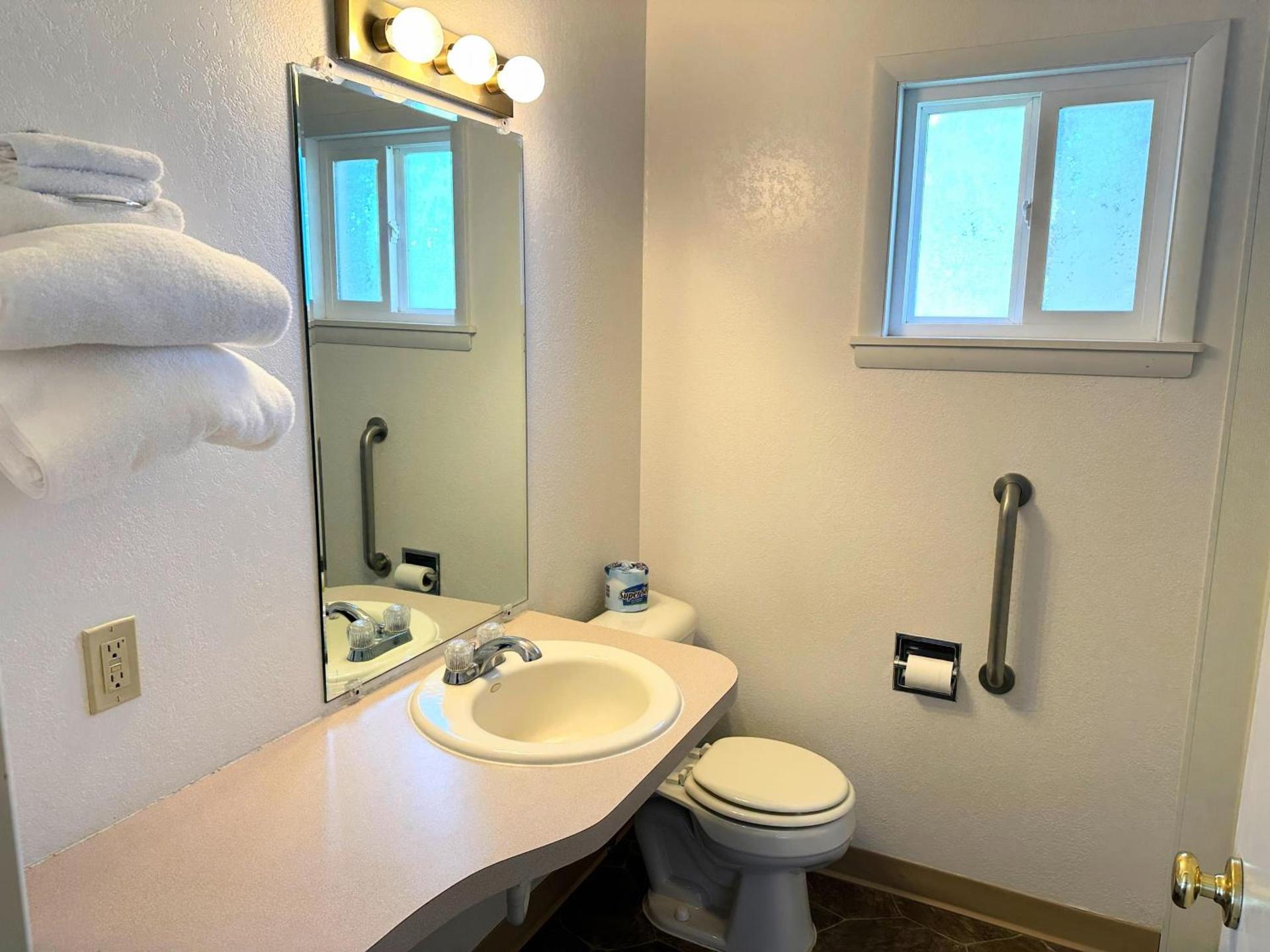 Westerner Motel photo 42
