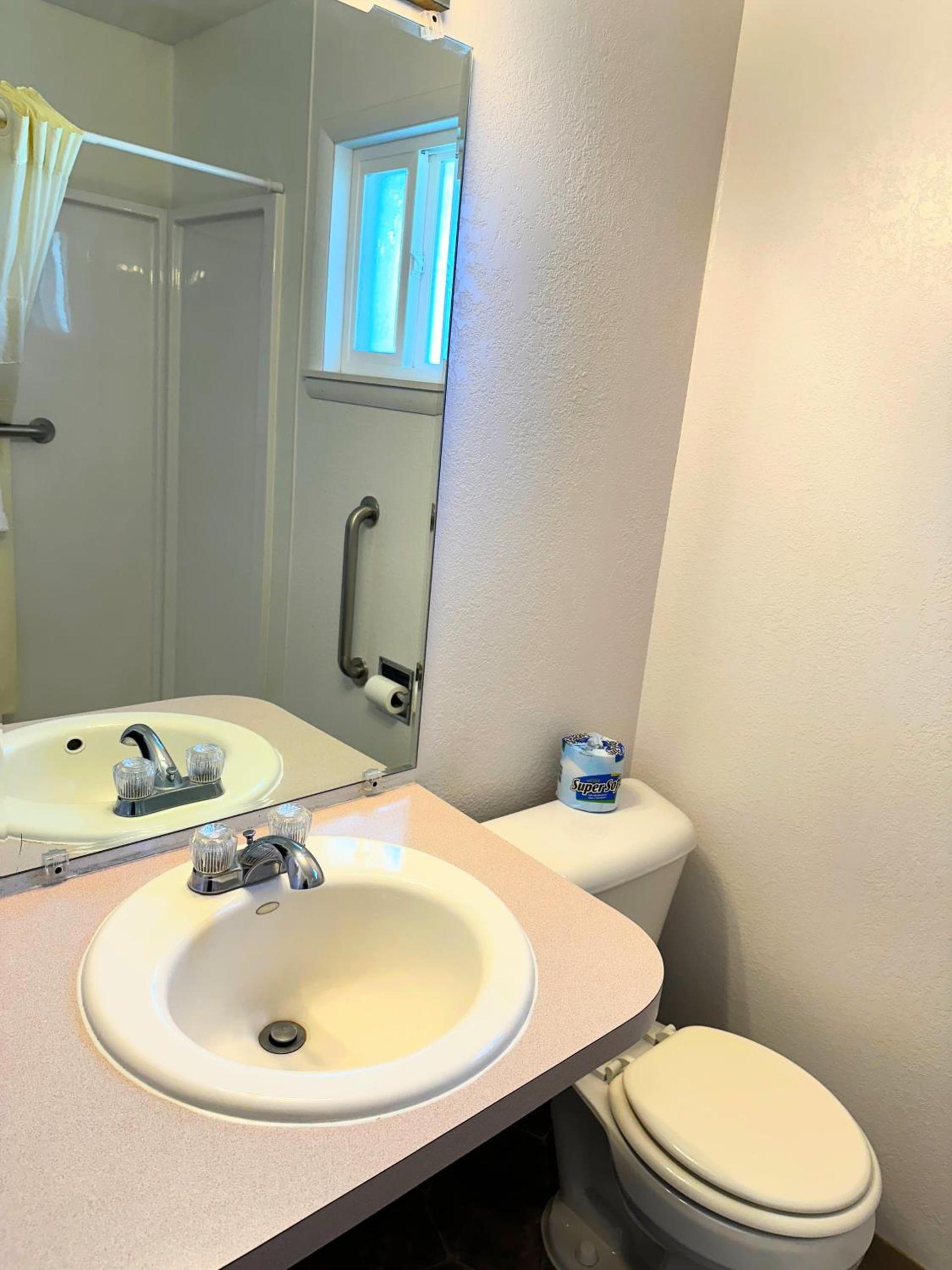 Westerner Motel photo 47