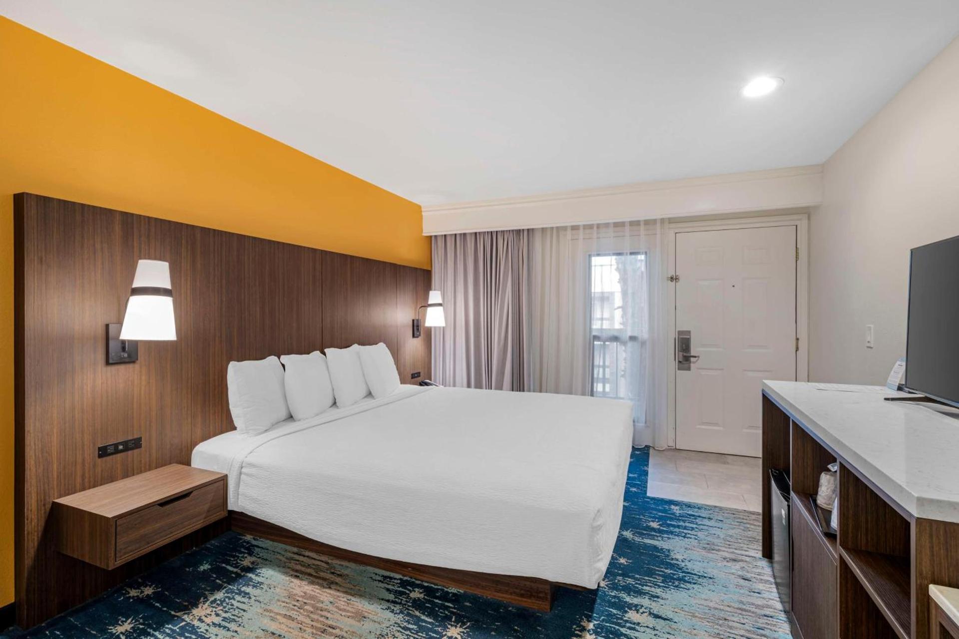 Best Western Plus Meridian Inn & Suites, Anaheim-Orange photo 9