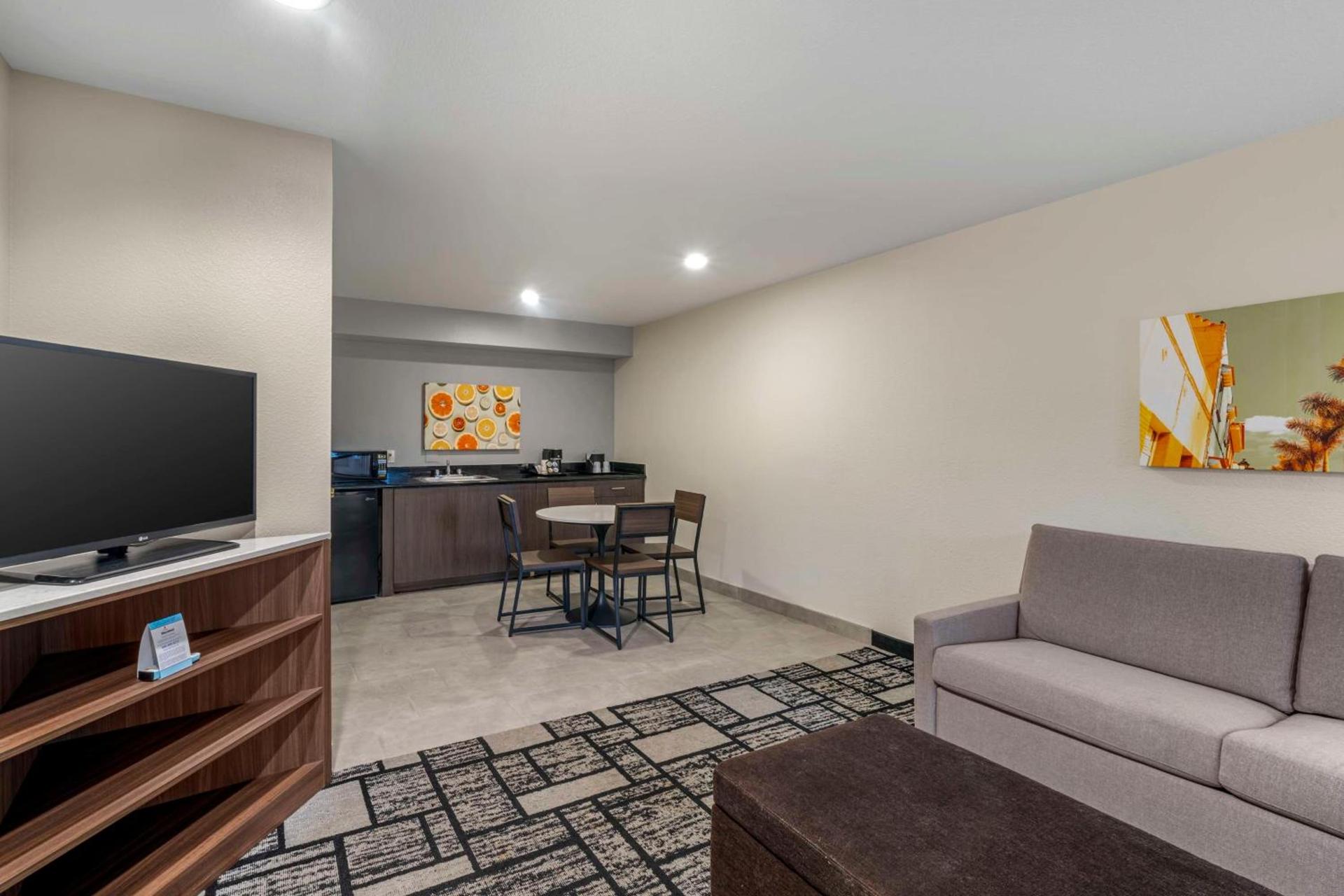 Best Western Plus Meridian Inn & Suites, Anaheim-Orange photo 28