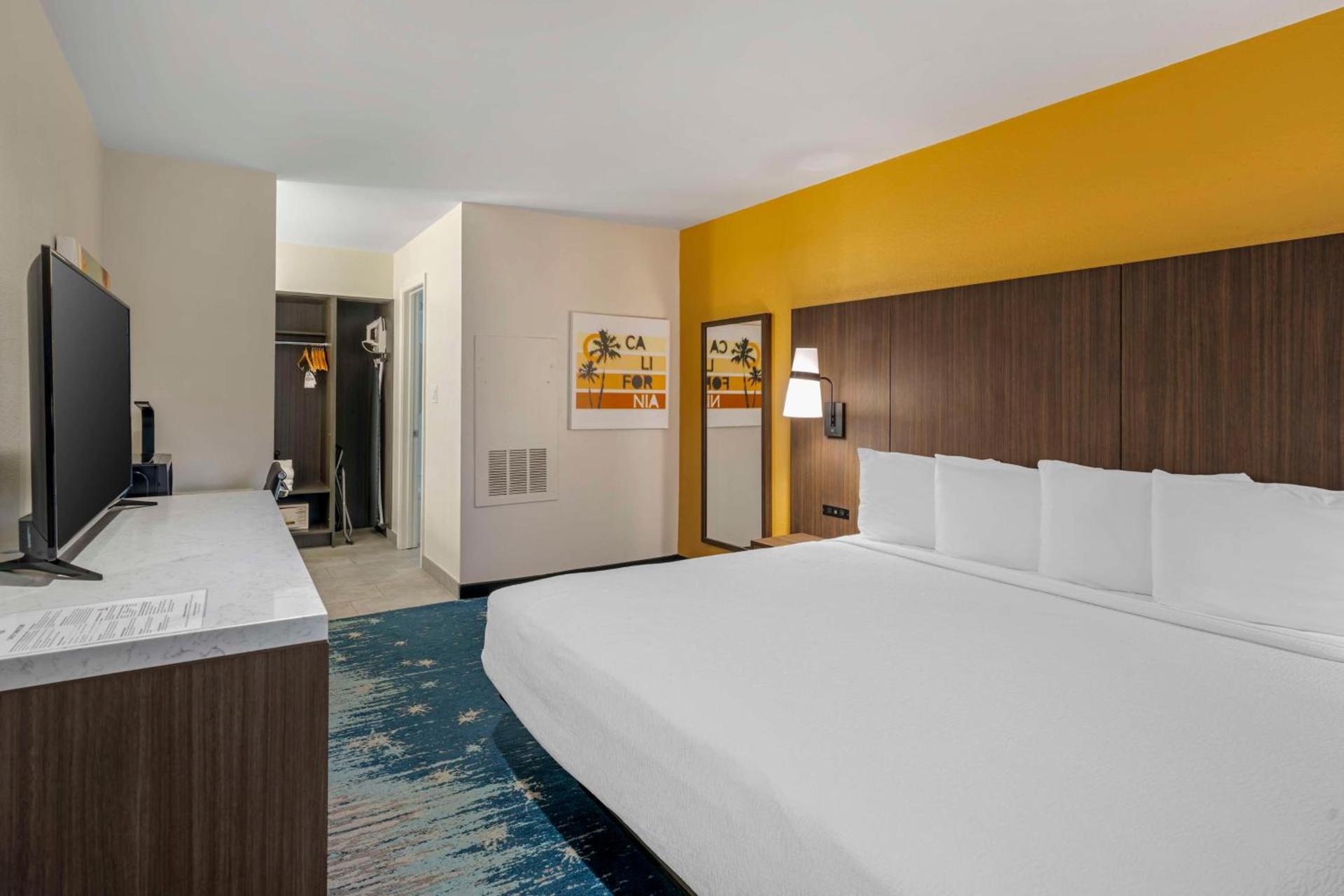 Best Western Plus Meridian Inn & Suites, Anaheim-Orange photo 31