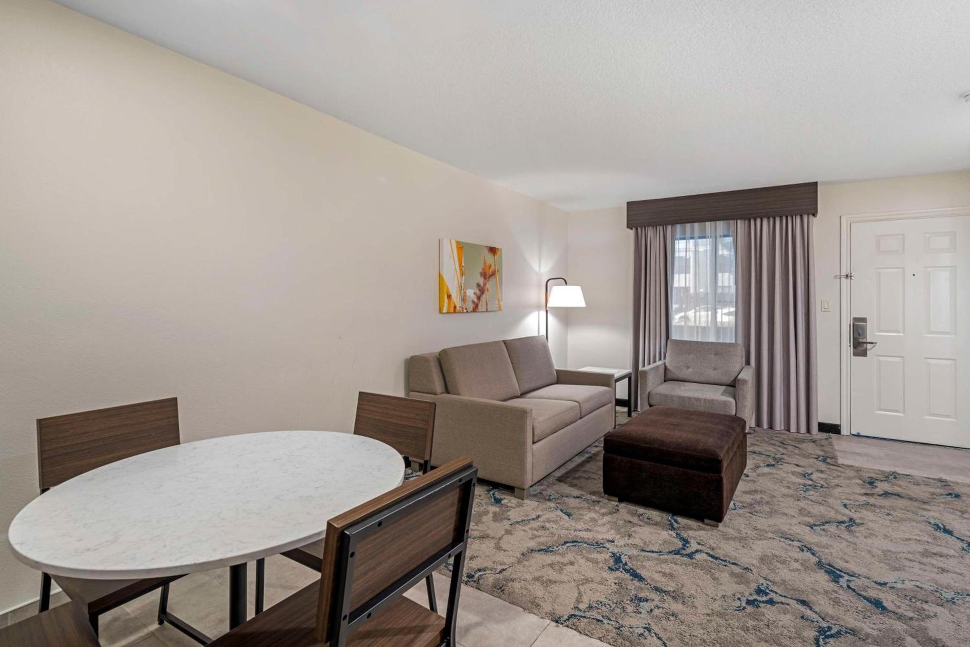 Best Western Plus Meridian Inn & Suites, Anaheim-Orange photo 37