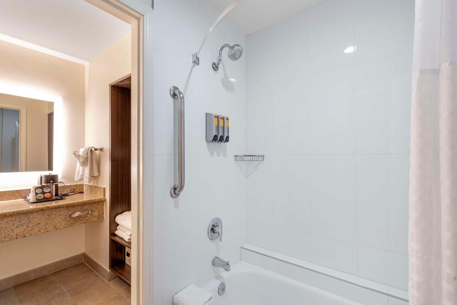 Best Western Plus Meridian Inn & Suites, Anaheim-Orange photo 42