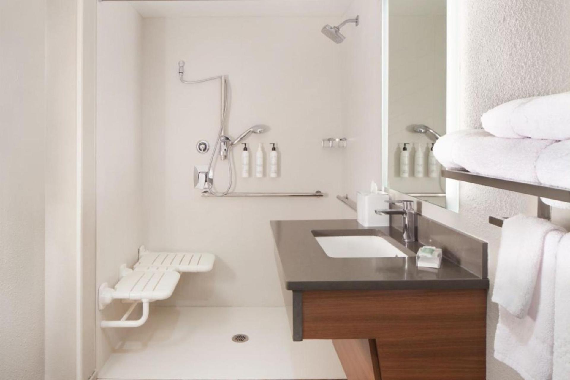 Fairfield Inn & Suites by Marriott Charleston photo 5