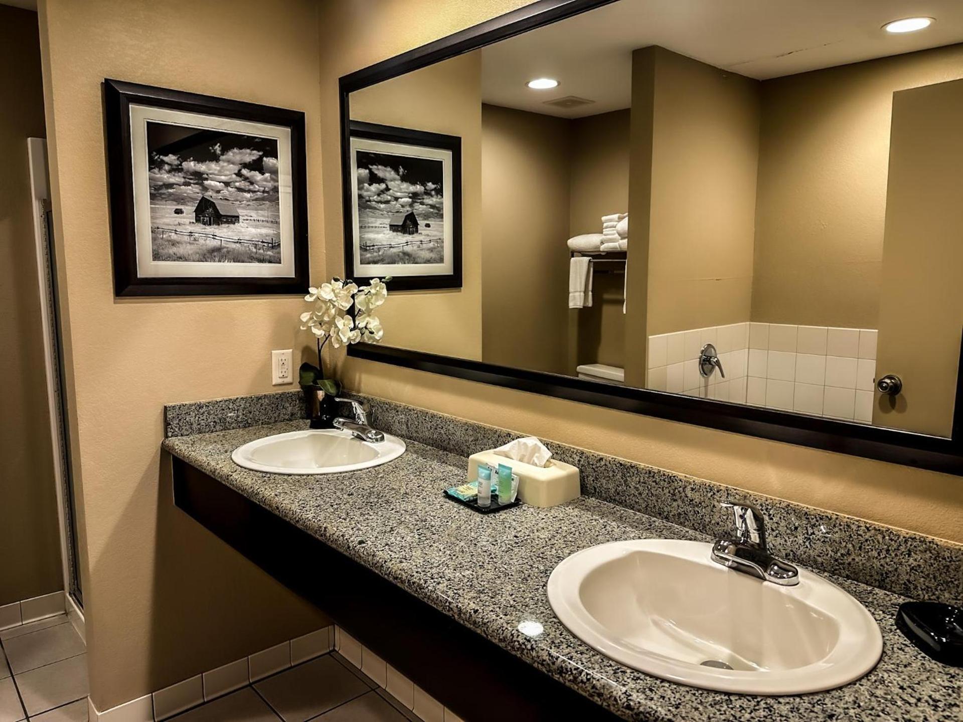 Heritage Inn photo 46