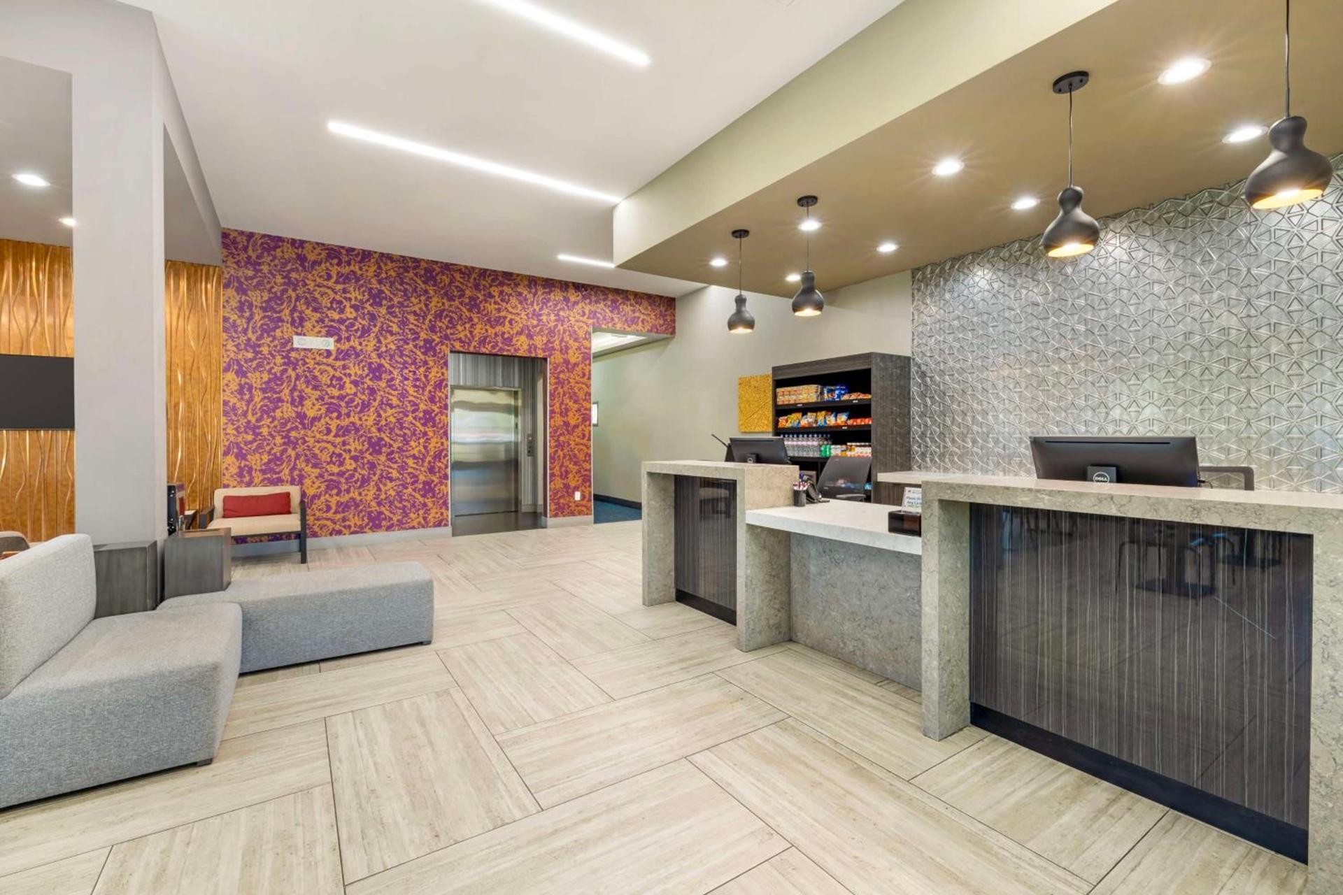 Best Western Plus Temecula Wine Country Hotel & Suites photo 2