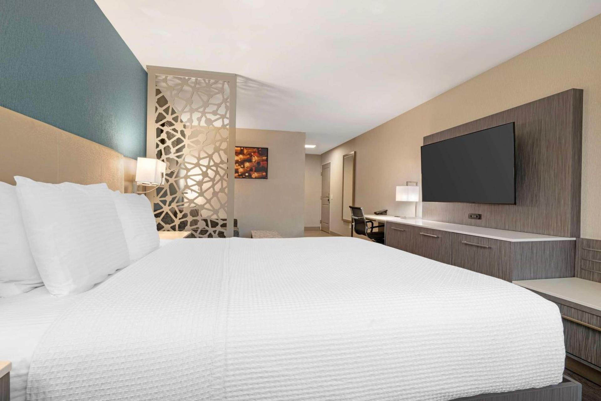Best Western Plus Temecula Wine Country Hotel & Suites photo 17