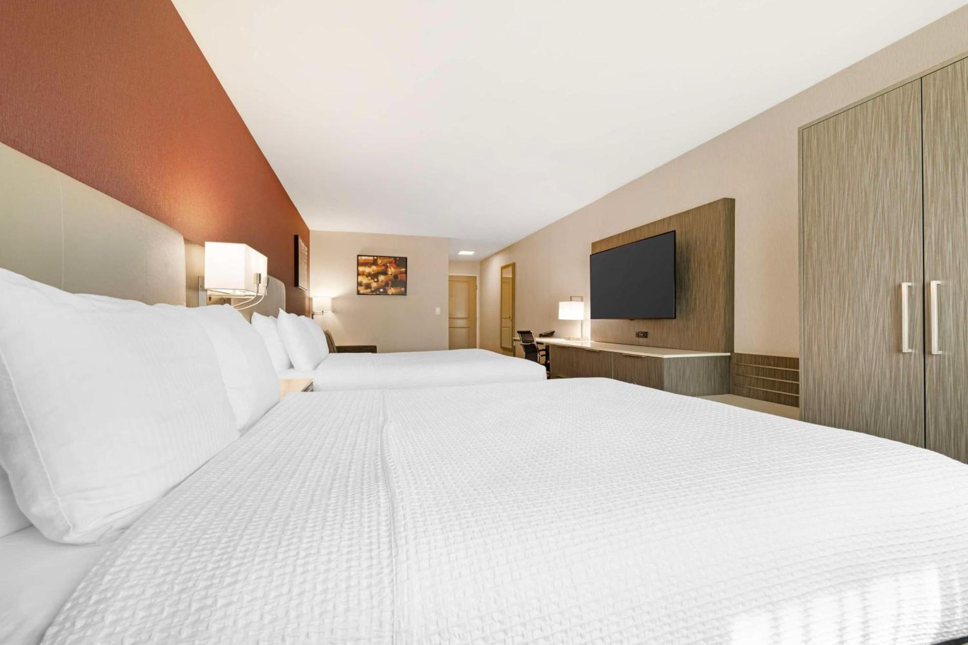 Best Western Plus Temecula Wine Country Hotel & Suites photo 25