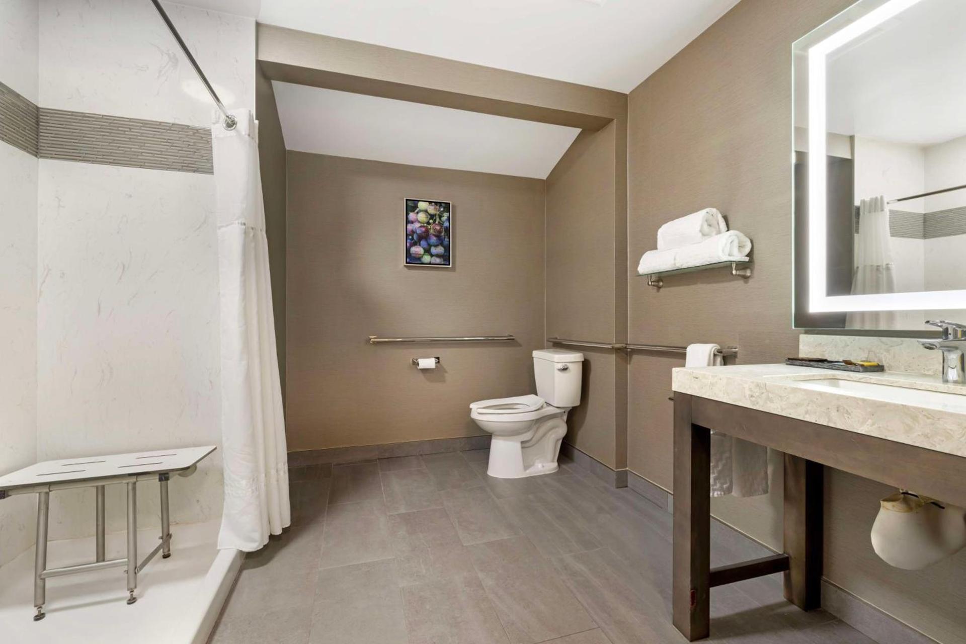 Best Western Plus Temecula Wine Country Hotel & Suites photo 31