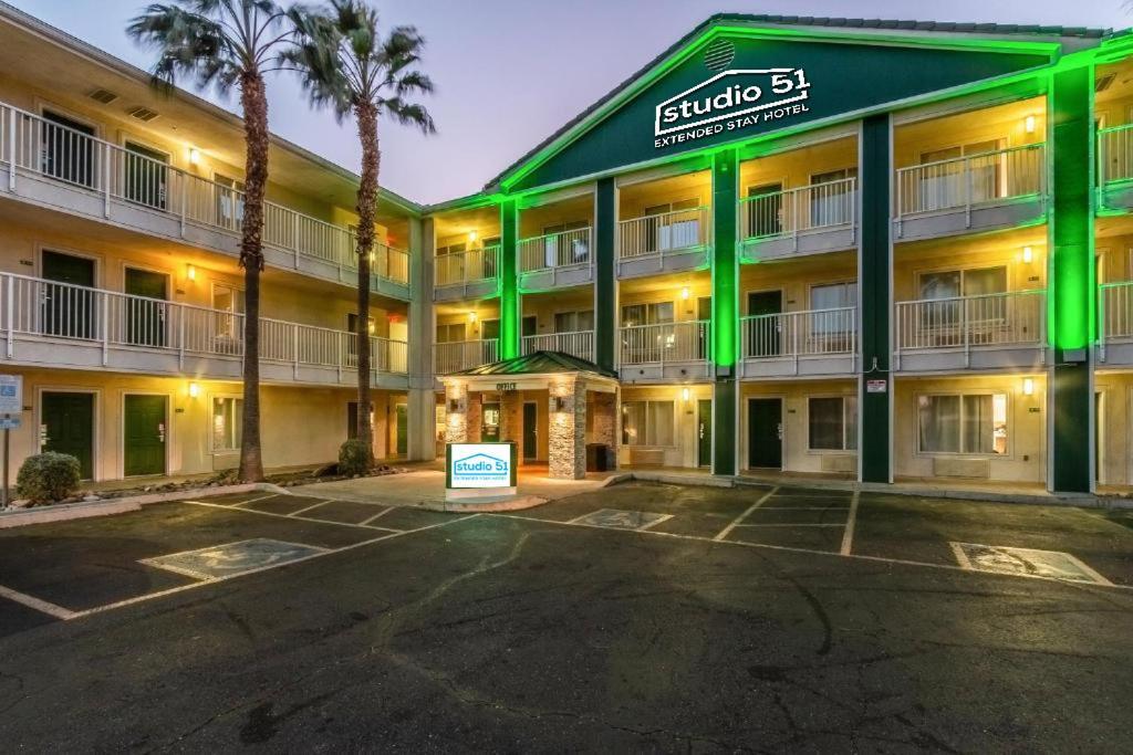 Studio 51 Extended Stay Hotel — hotel in Phoenix