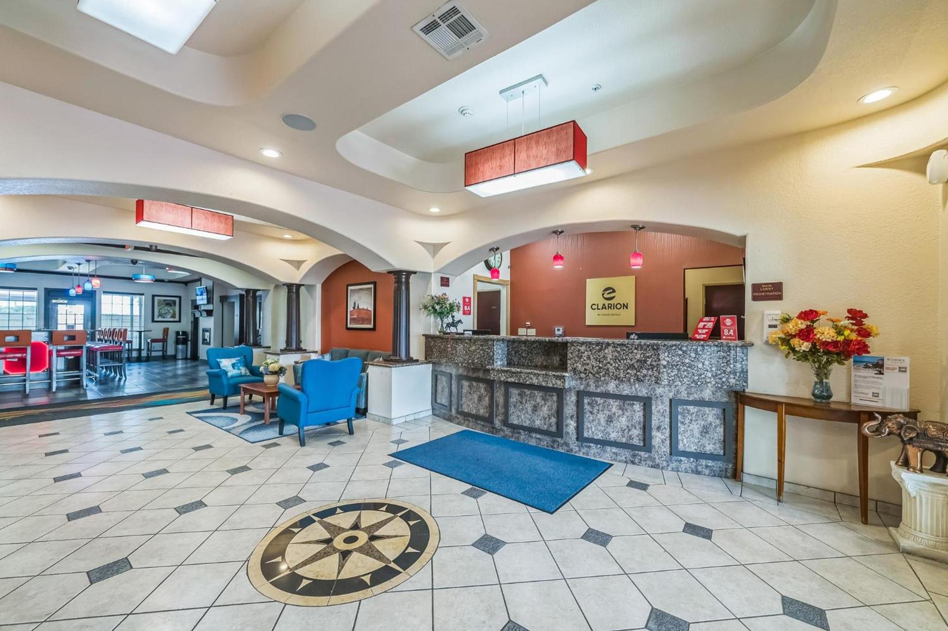 Clarion Inn & Suites Weatherford South photo 4