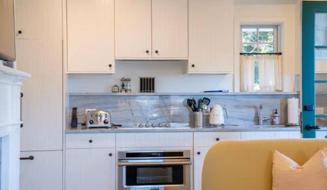 Canoe Place Inn & Cottages photo 2
