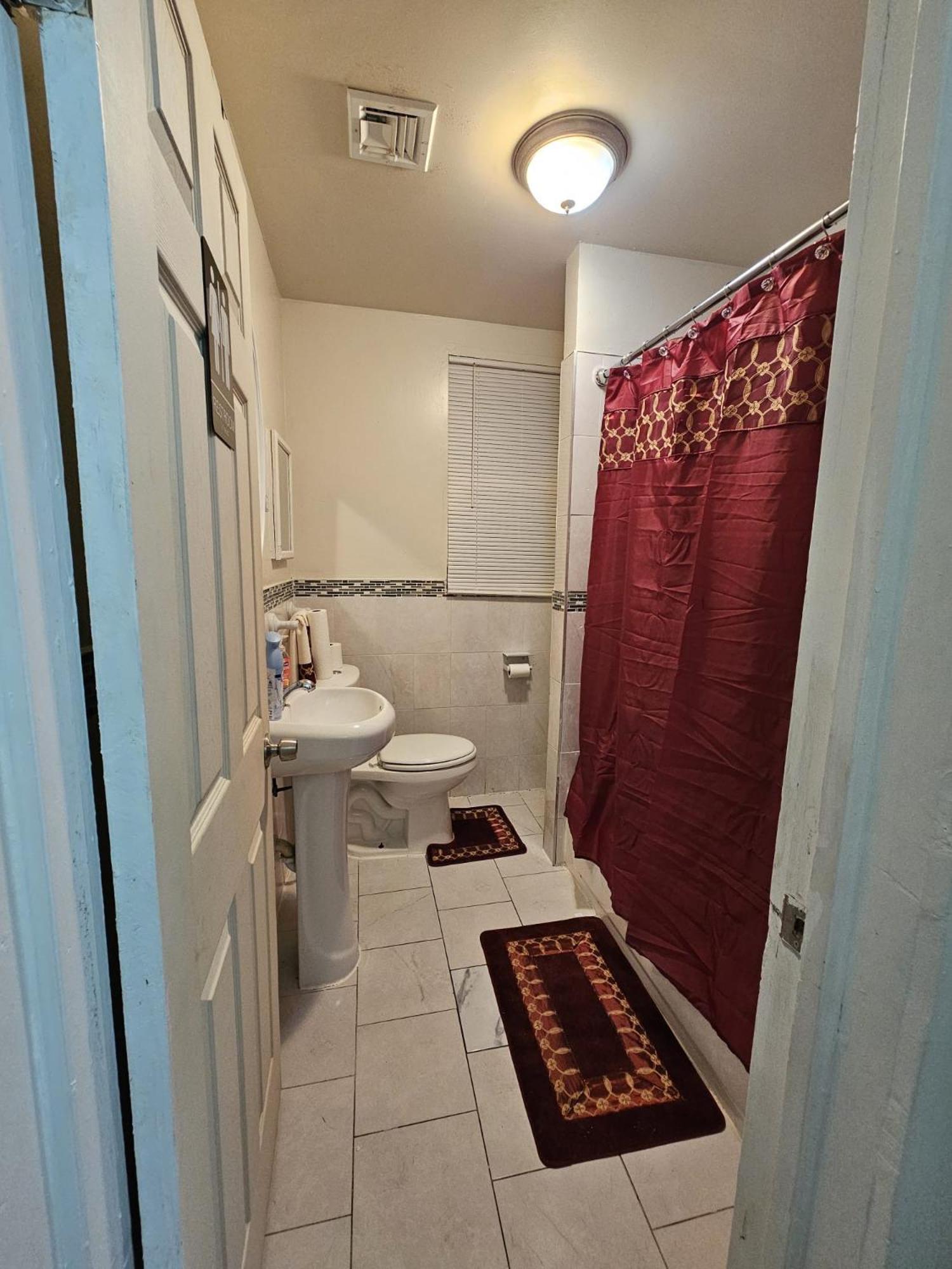3F8-Chelsea Suites In-Unit washer dryer and TV photo 13
