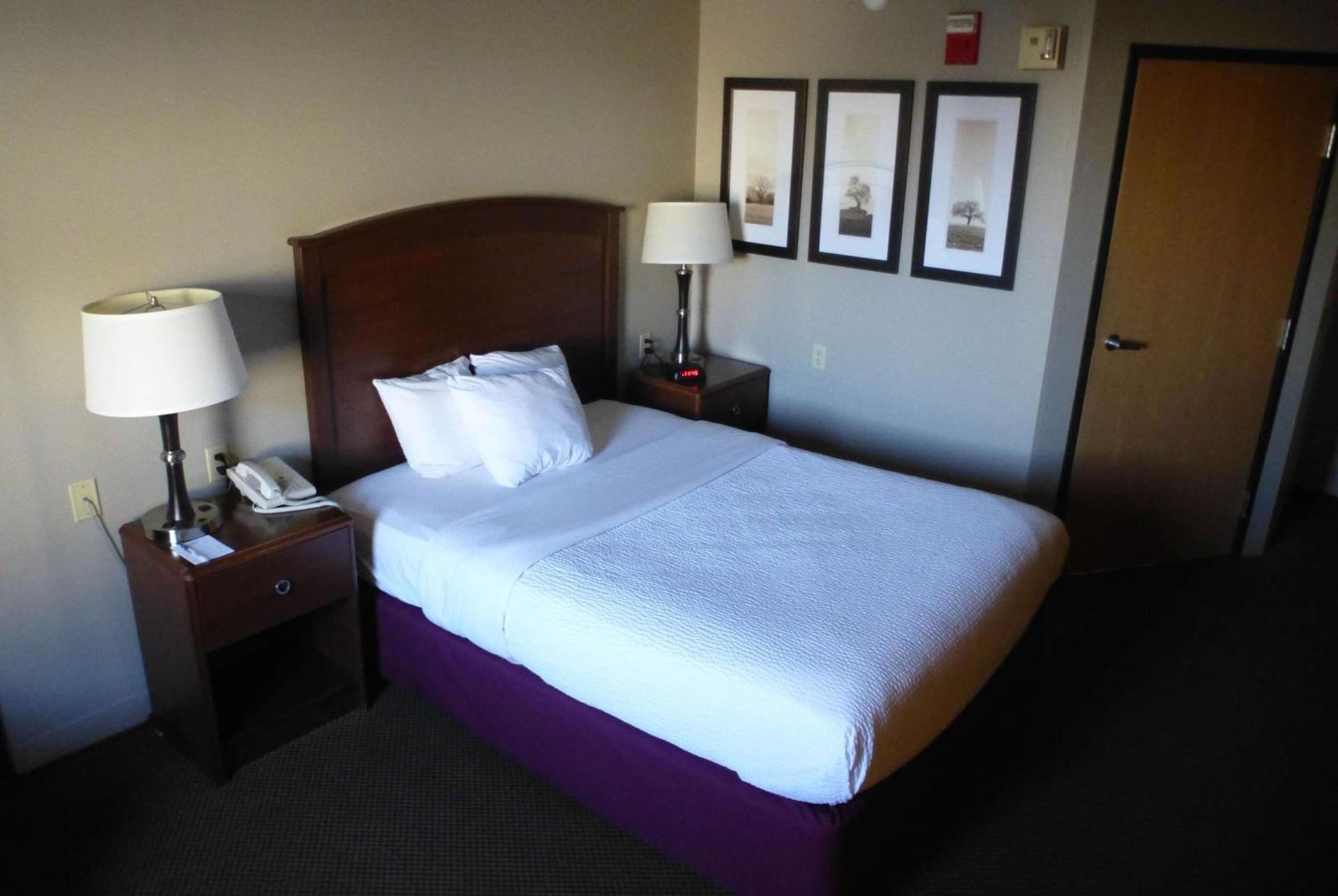 AmericInn by Wyndham Mitchell photo 6