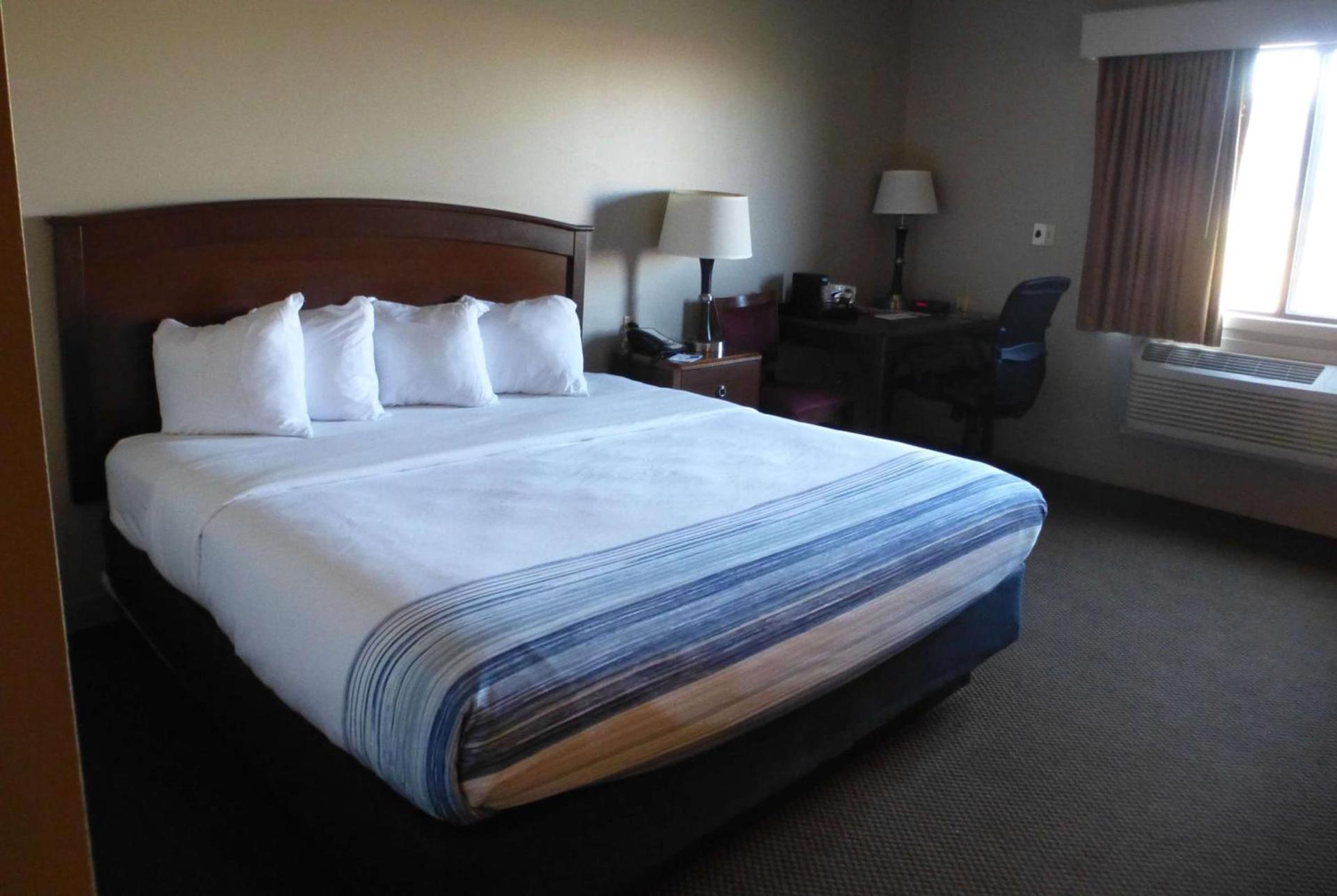 AmericInn by Wyndham Mitchell photo 8
