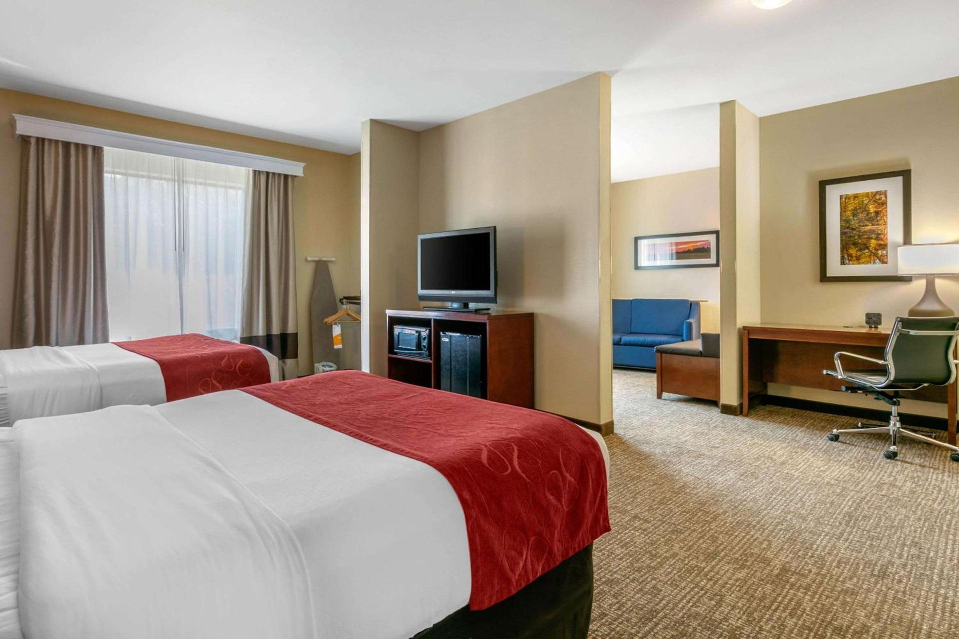 Comfort Suites Forrest City photo 11