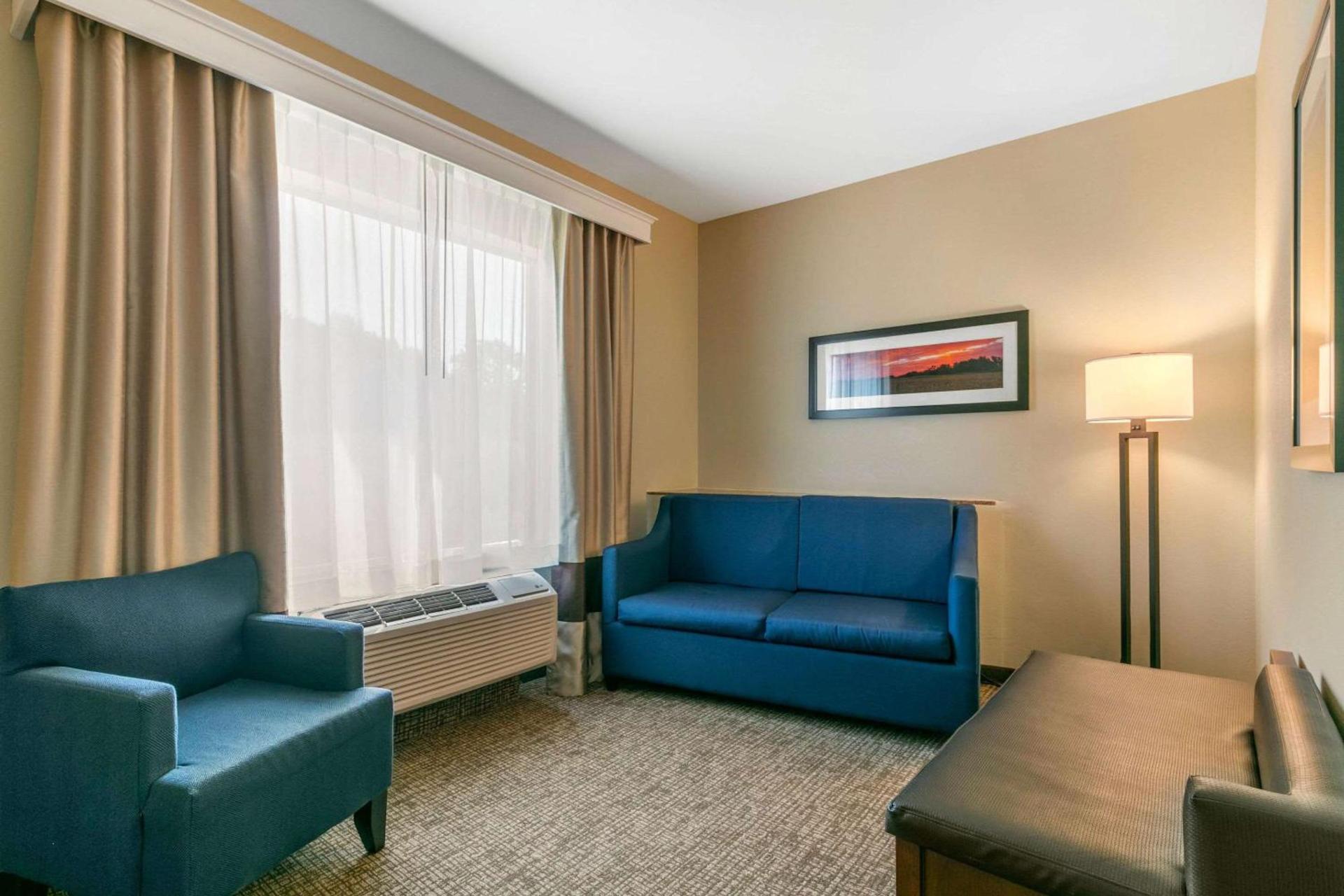Comfort Suites Forrest City photo 12