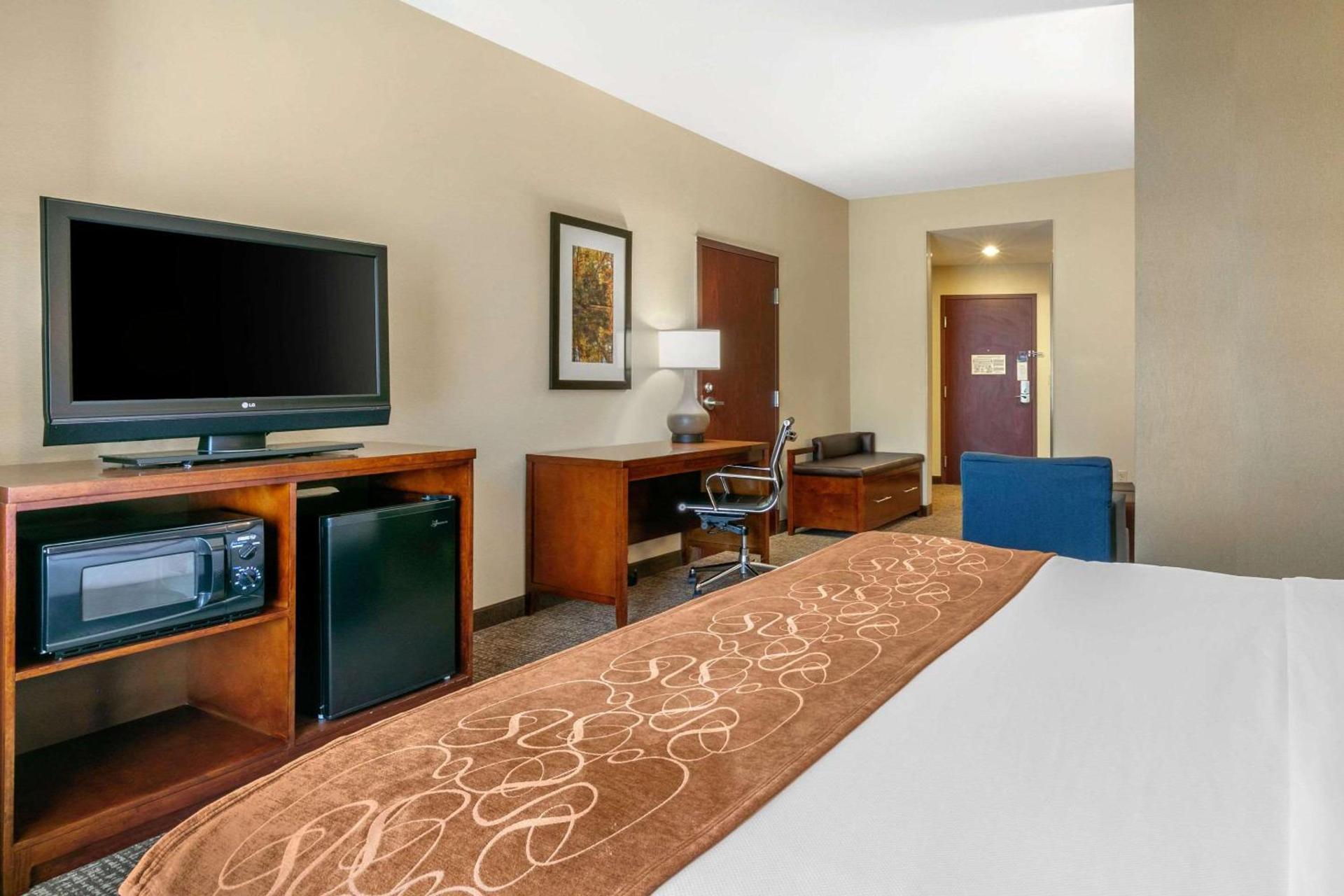 Comfort Suites Forrest City photo 24