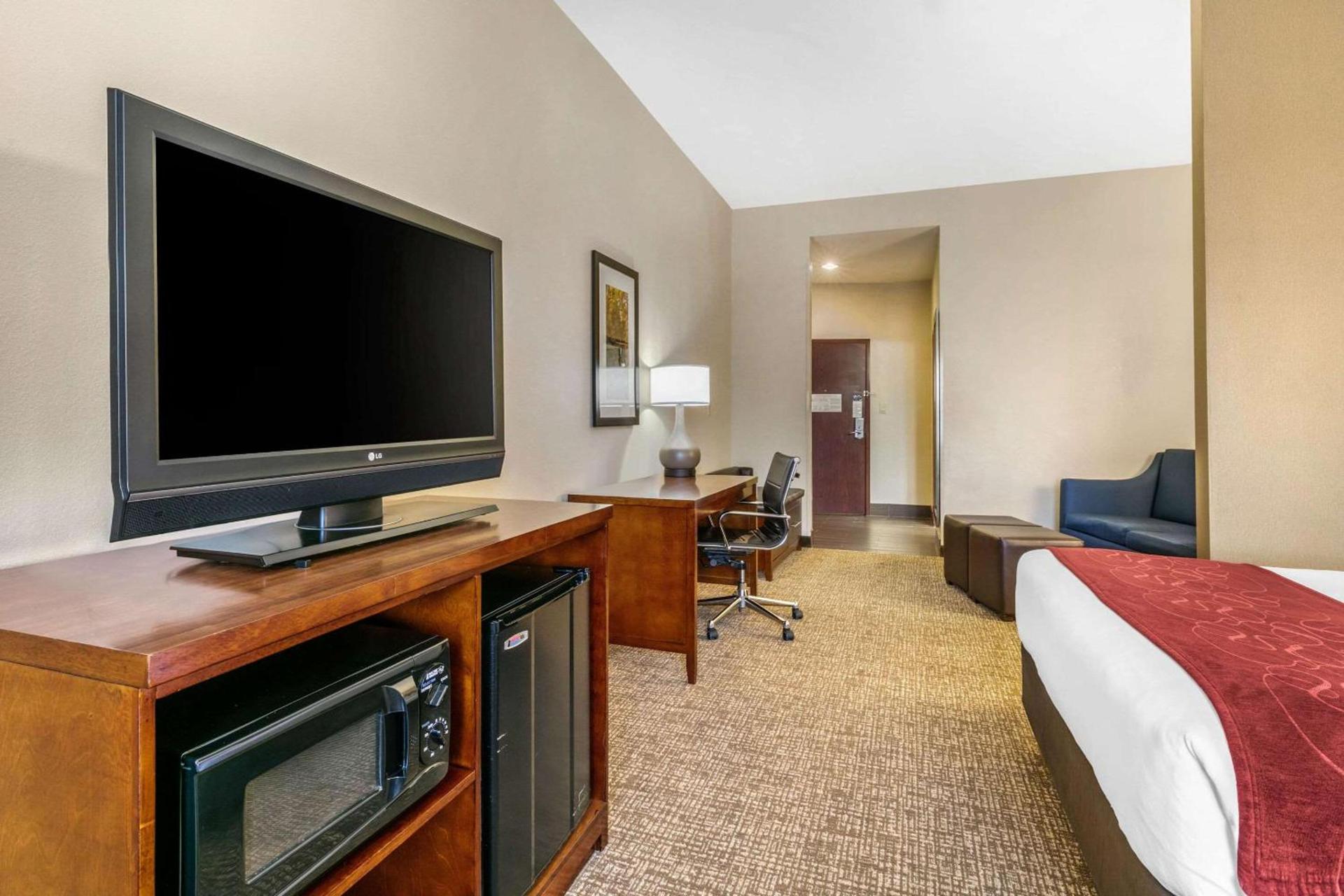 Comfort Suites Forrest City photo 28